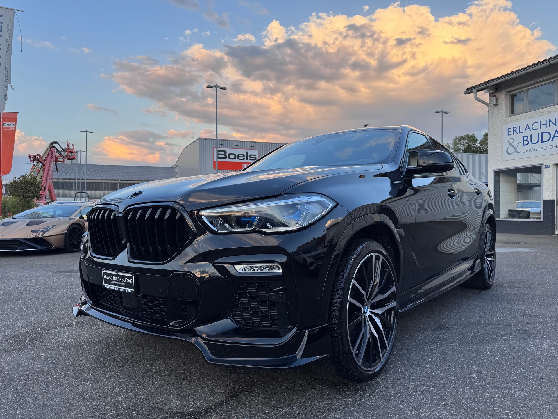 BMW X6 M50d-showroom-element-1