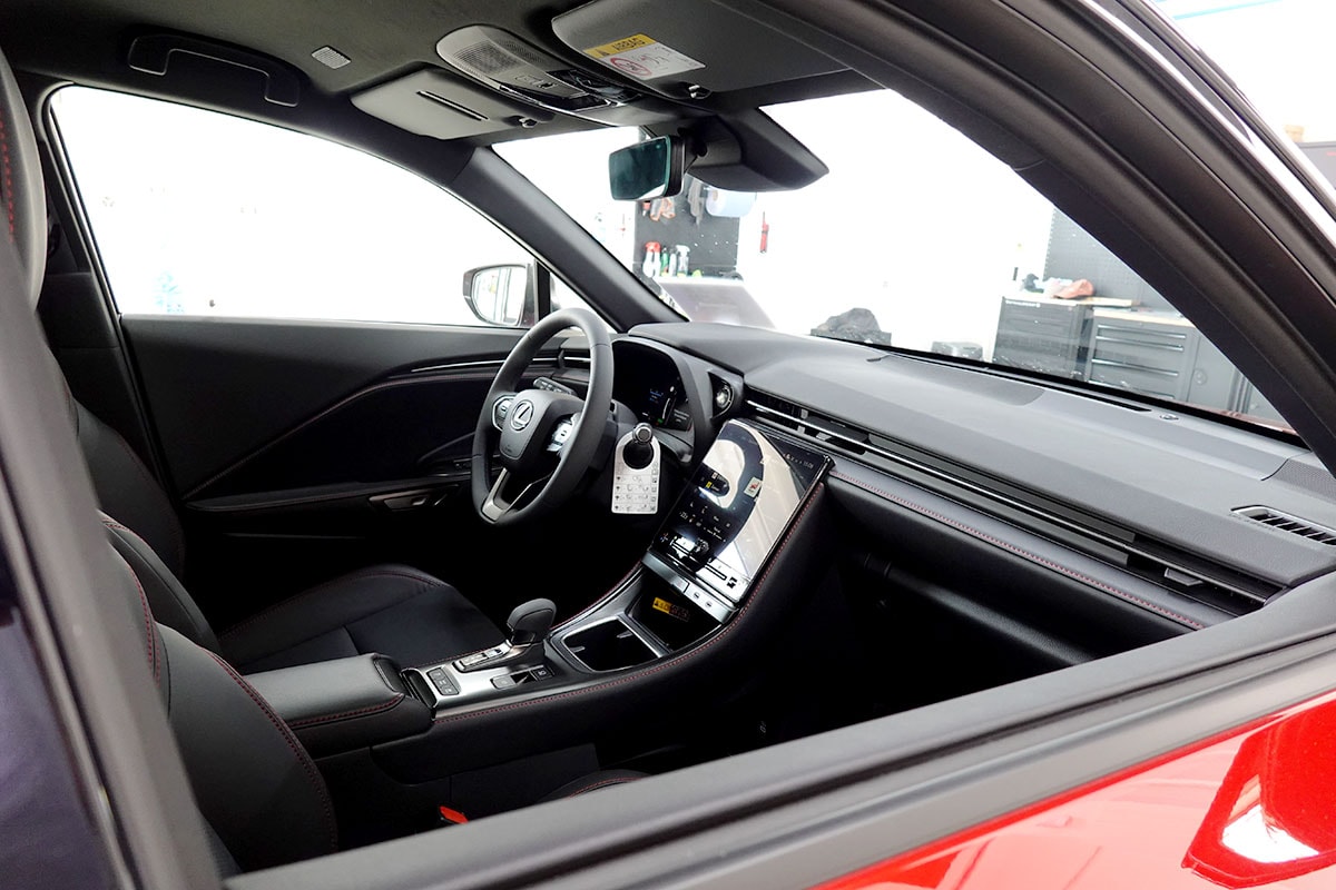 LEXUS LBX FWD Emotion CVT-image-6