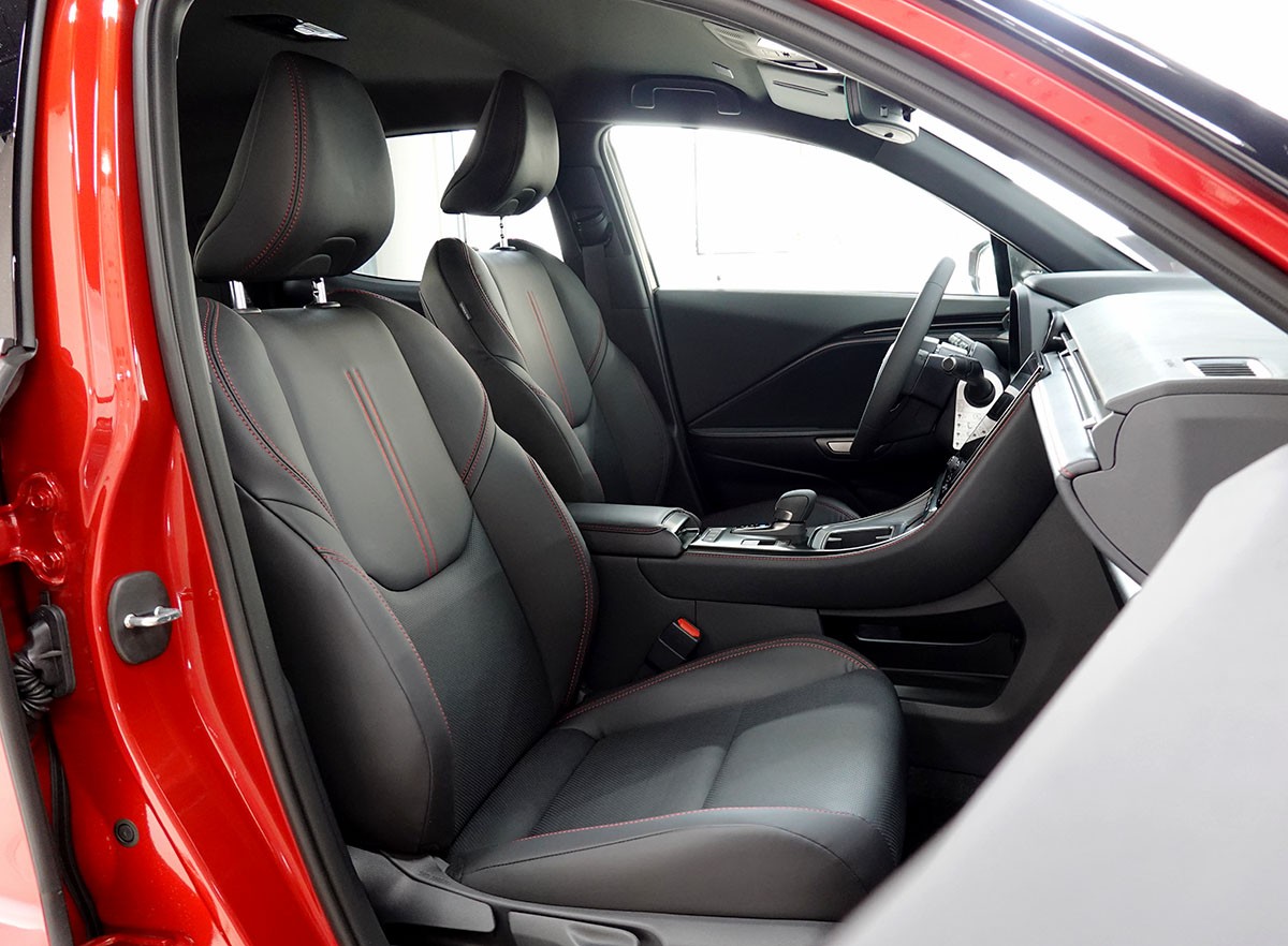 LEXUS LBX FWD Emotion CVT-showroom-element-3