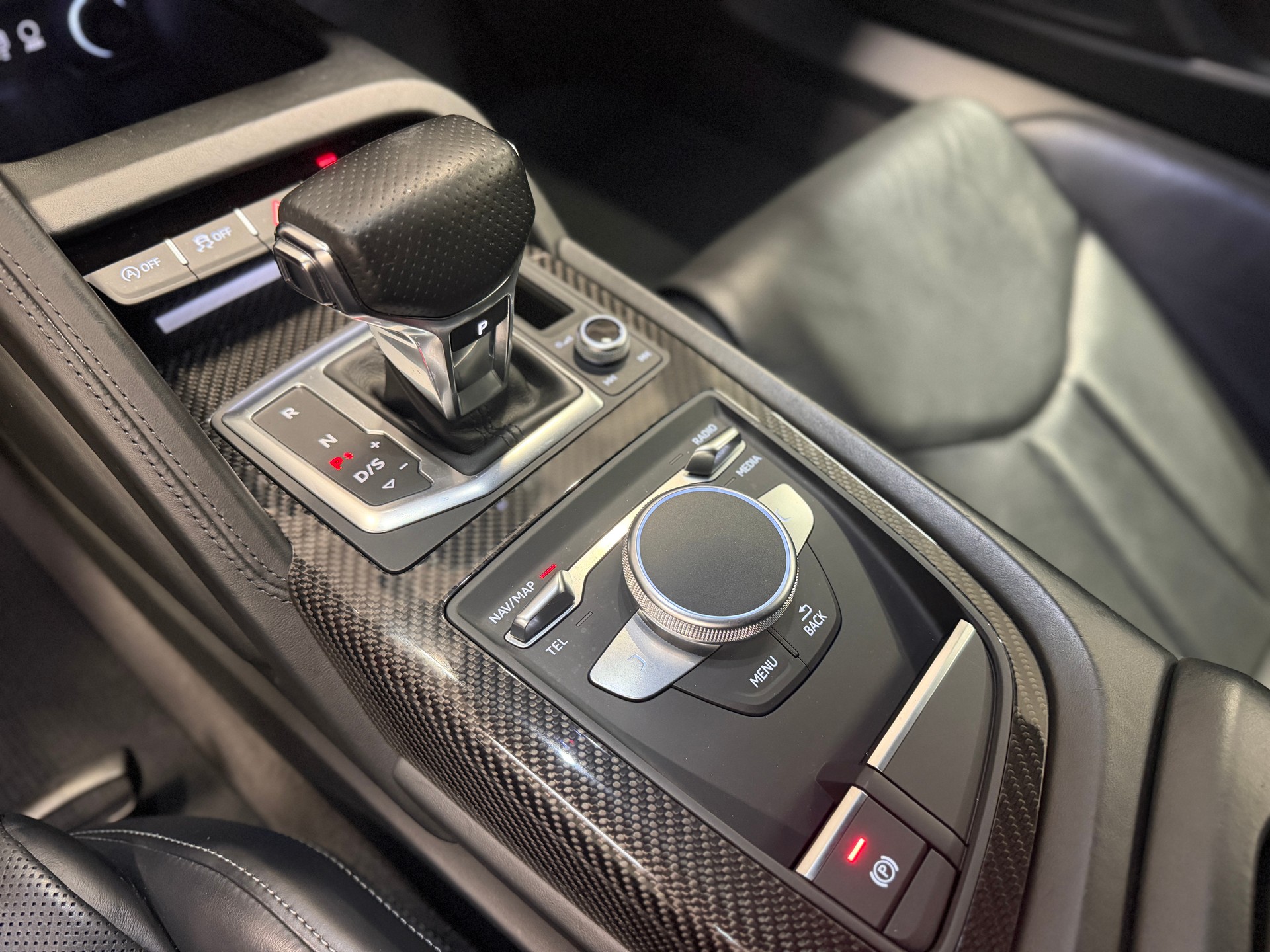 AUDI R8 Coupé performance S-Tronic-image-16
