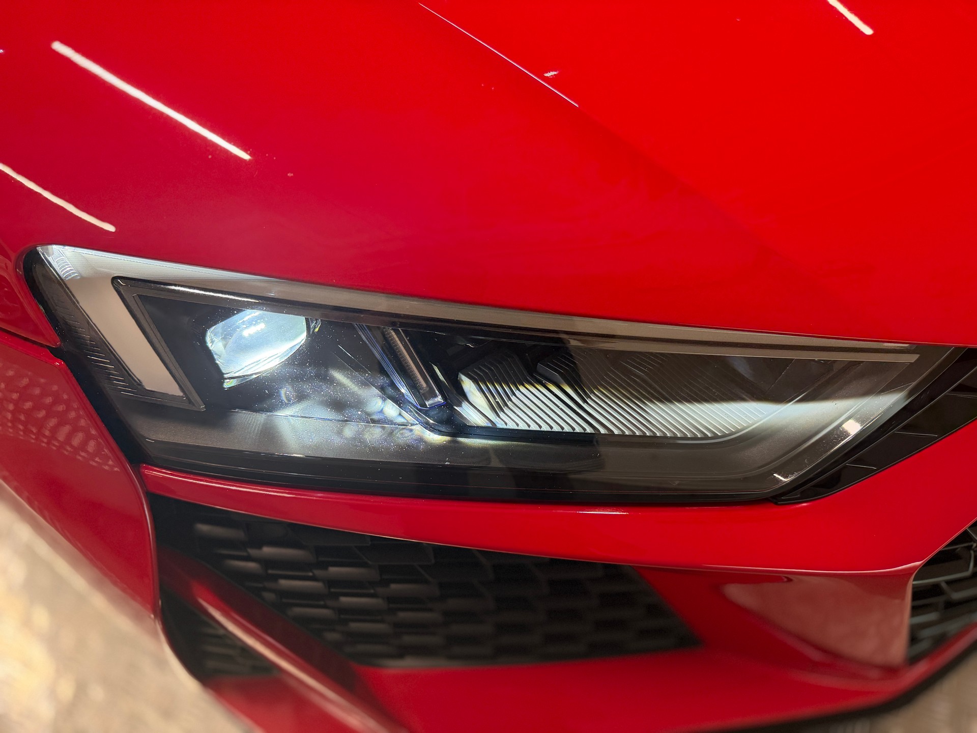 AUDI R8 Coupé performance S-Tronic-image-24
