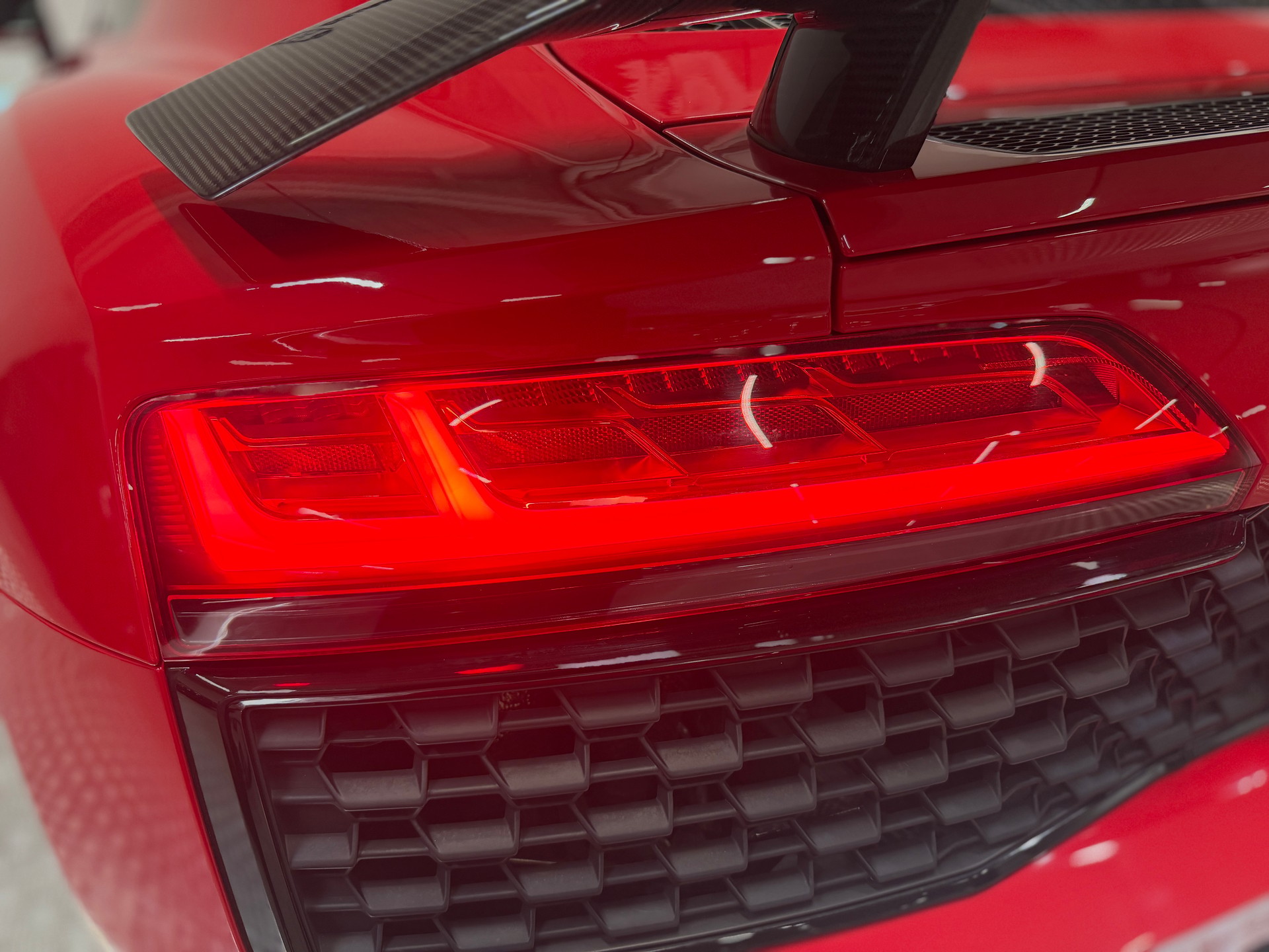 AUDI R8 Coupé performance S-Tronic-image-22