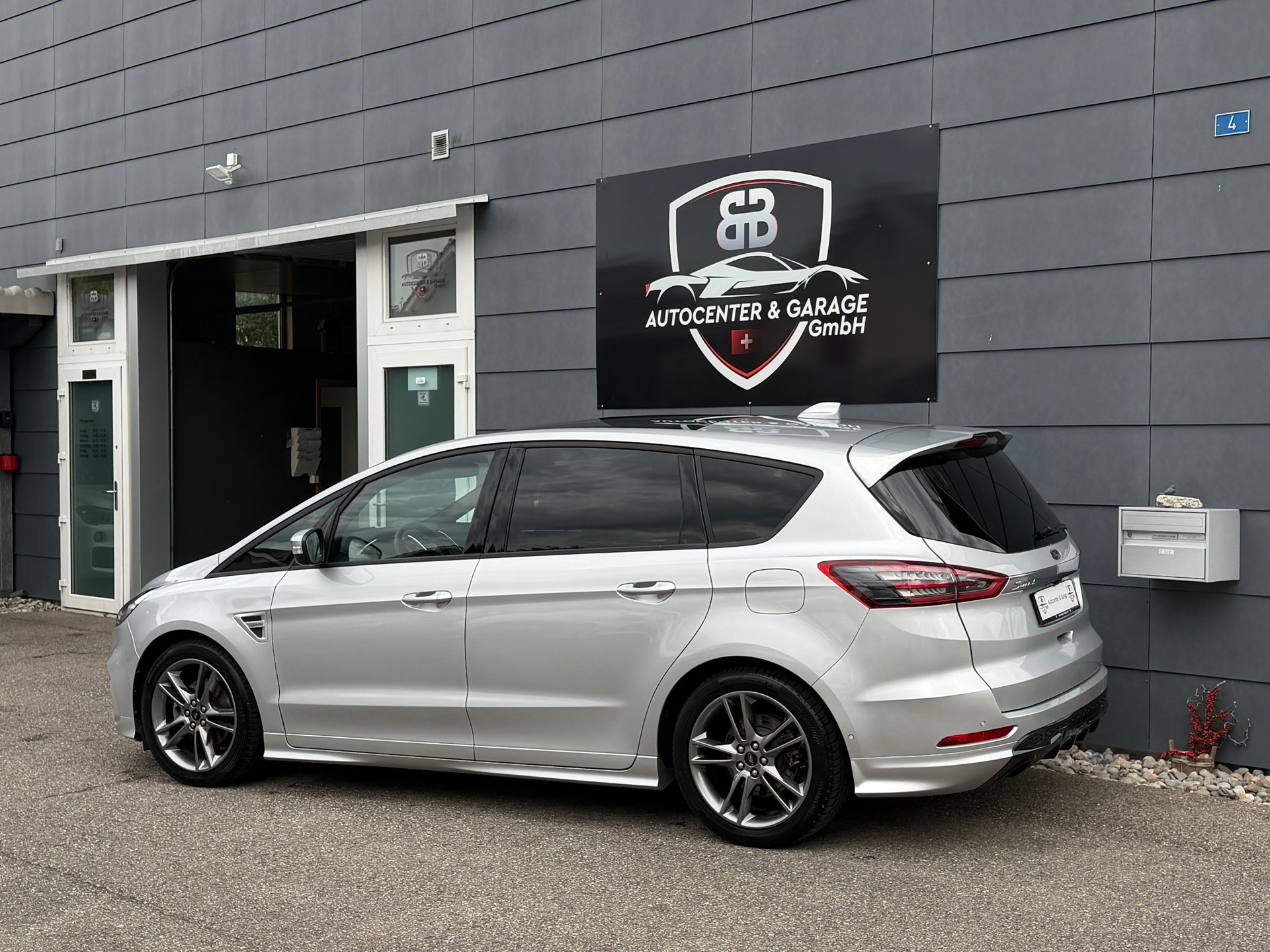 FORD S-Max 2.5 FHEV ST-Line 7Pl-image-4