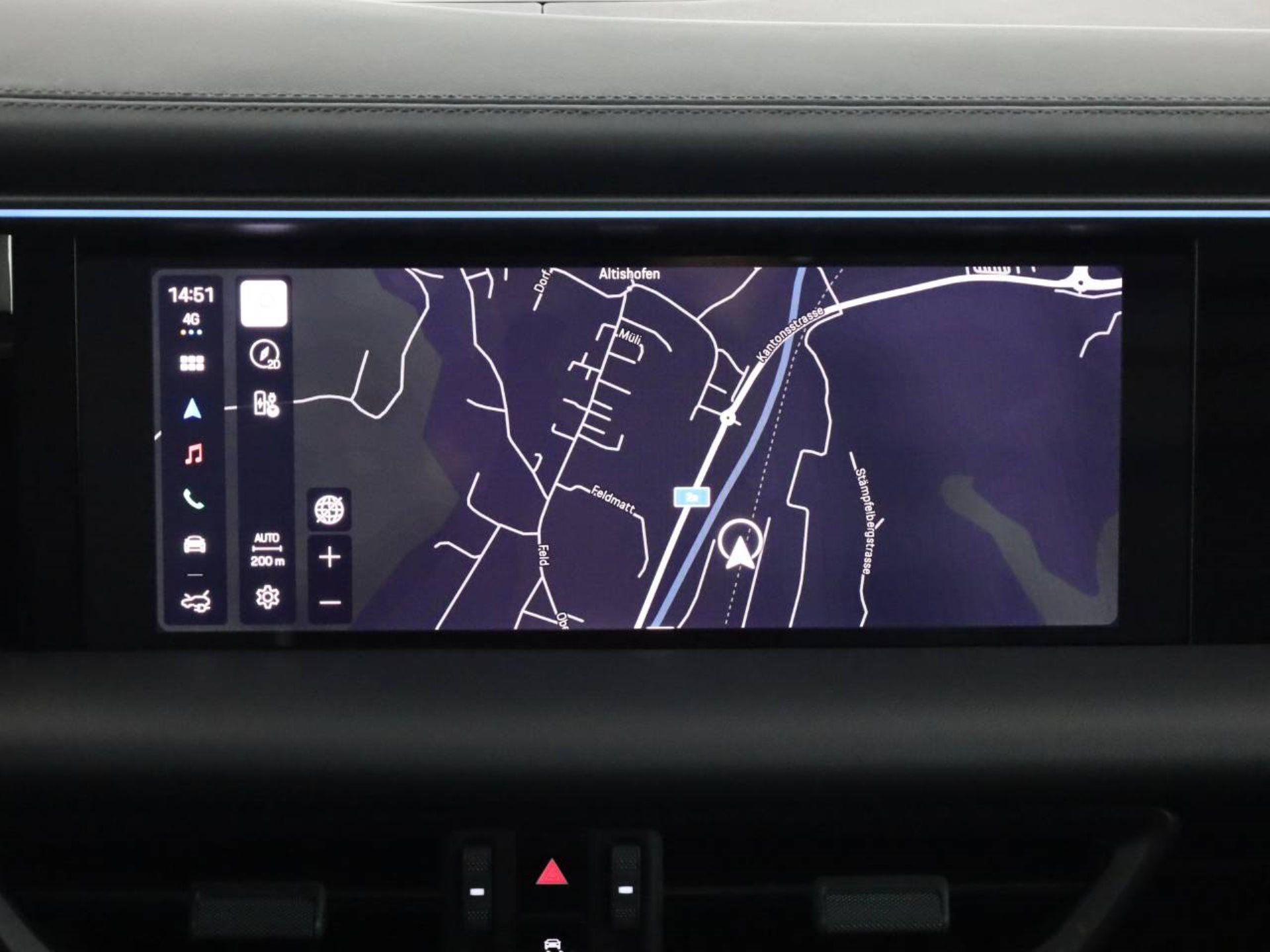 PORSCHE Macan 4-image-12