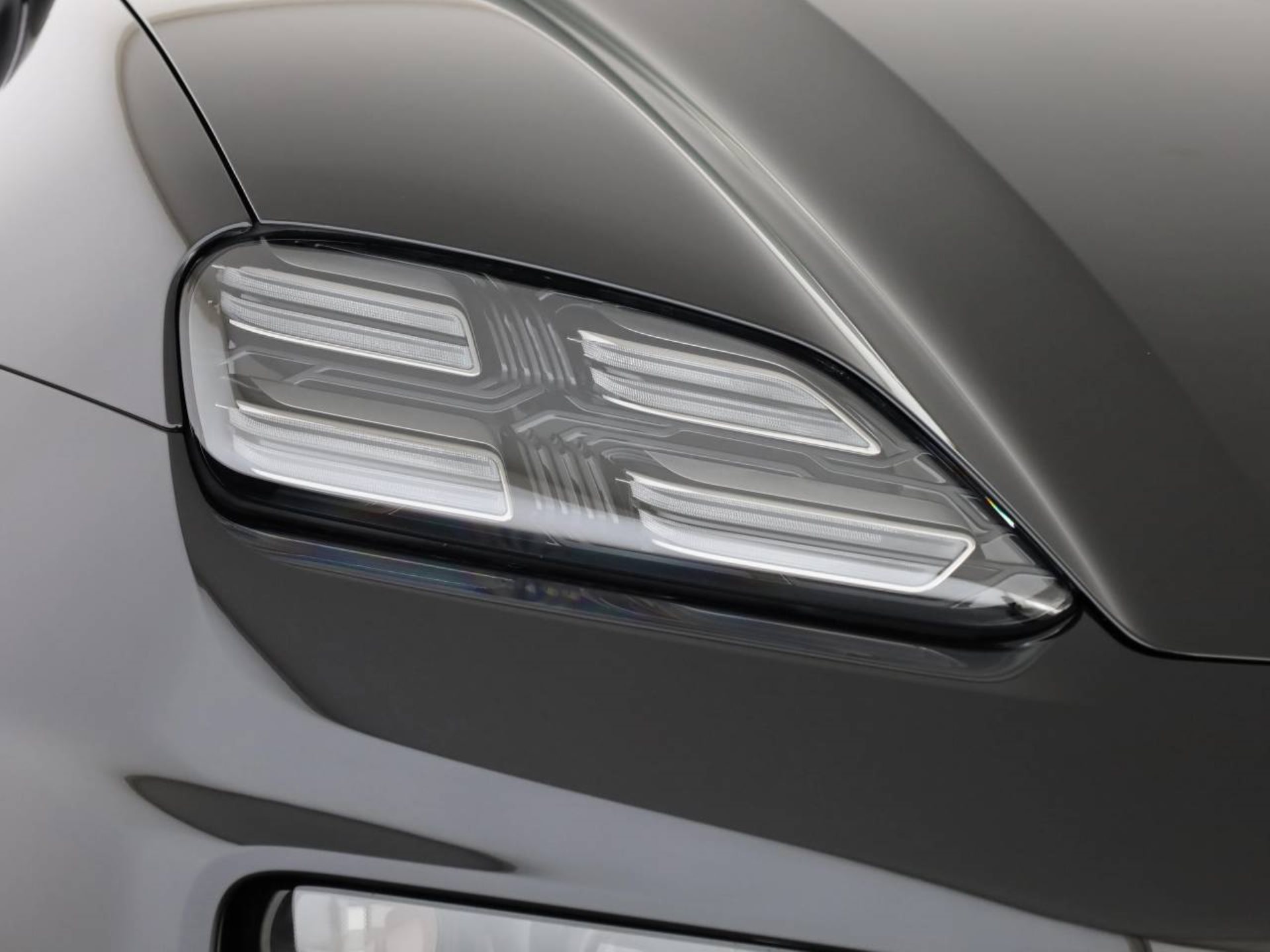 PORSCHE Macan 4-image-8
