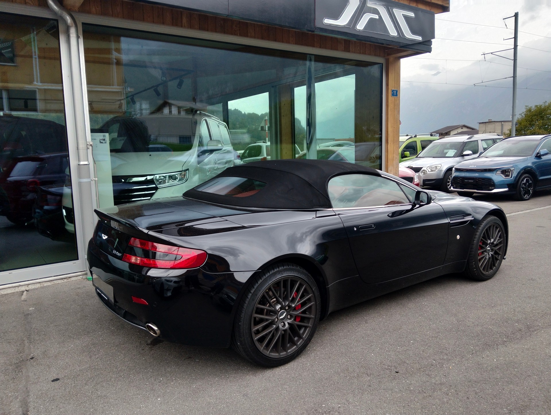 ASTON MARTIN V8 Vantage 4.7 Sportshift-image-4
