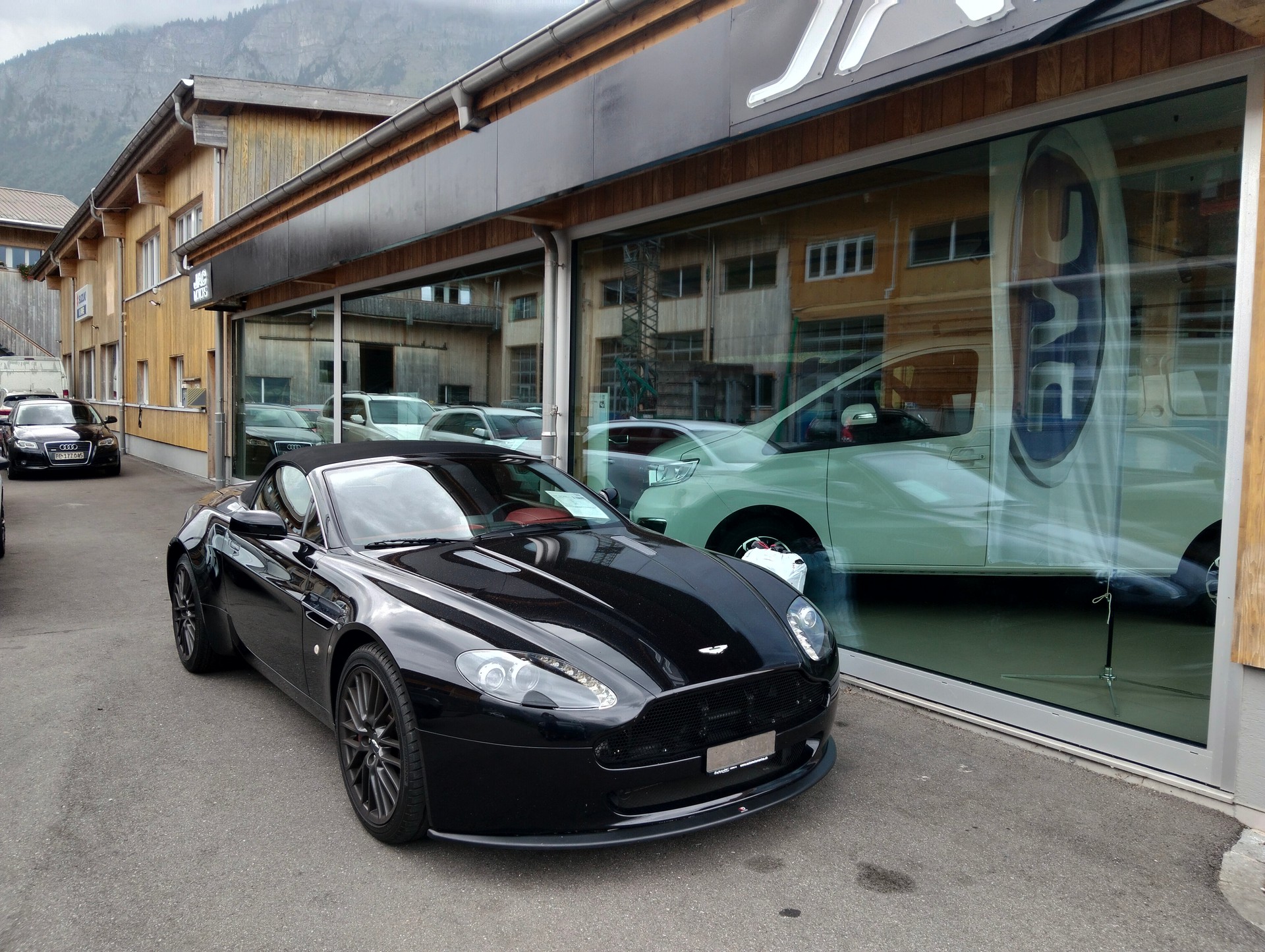 ASTON MARTIN V8 Vantage 4.7 Sportshift-image-1