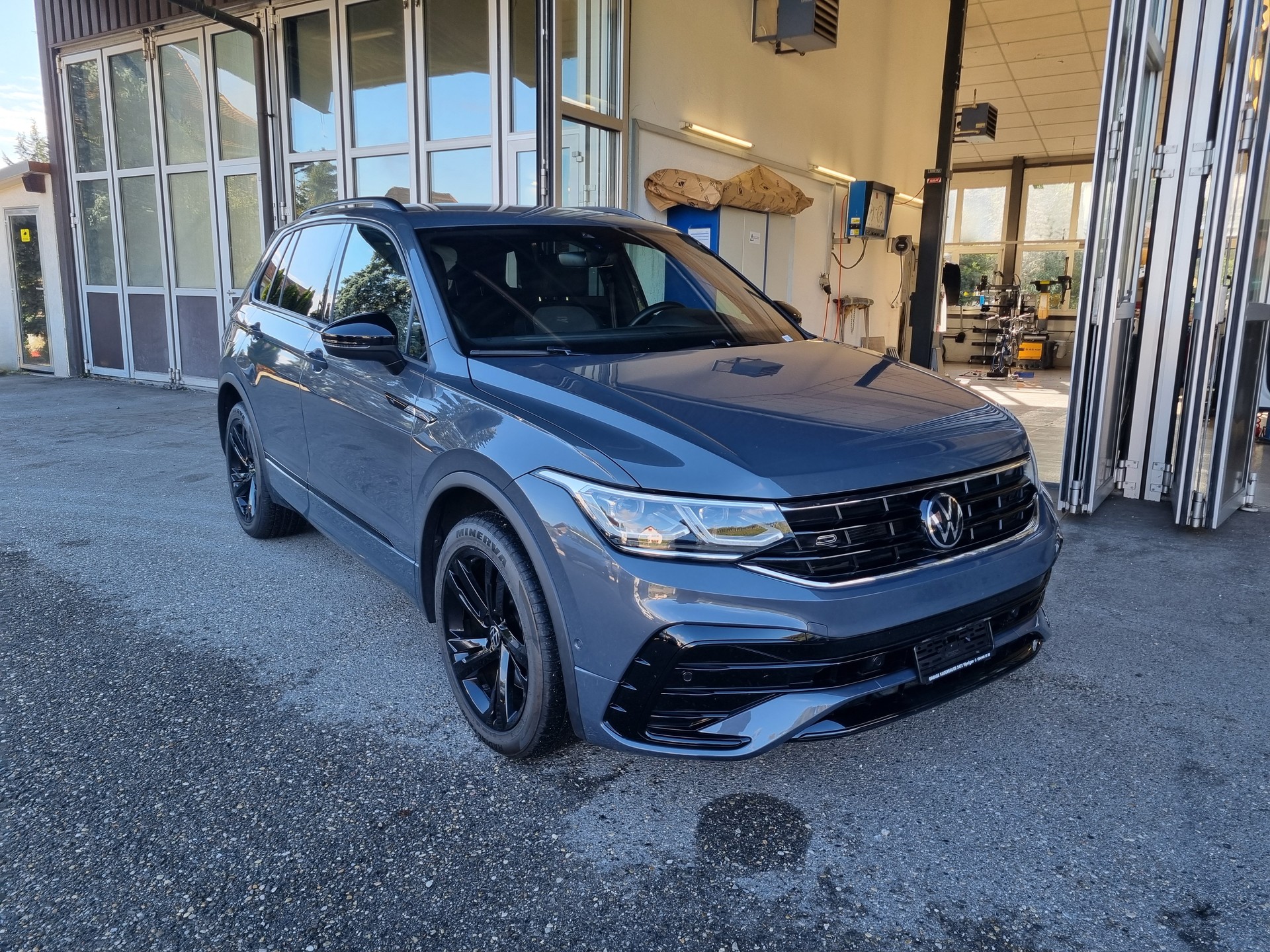 VW Tiguan 2.0TSI R-Line 4Motion DSG-showroom-element-1
