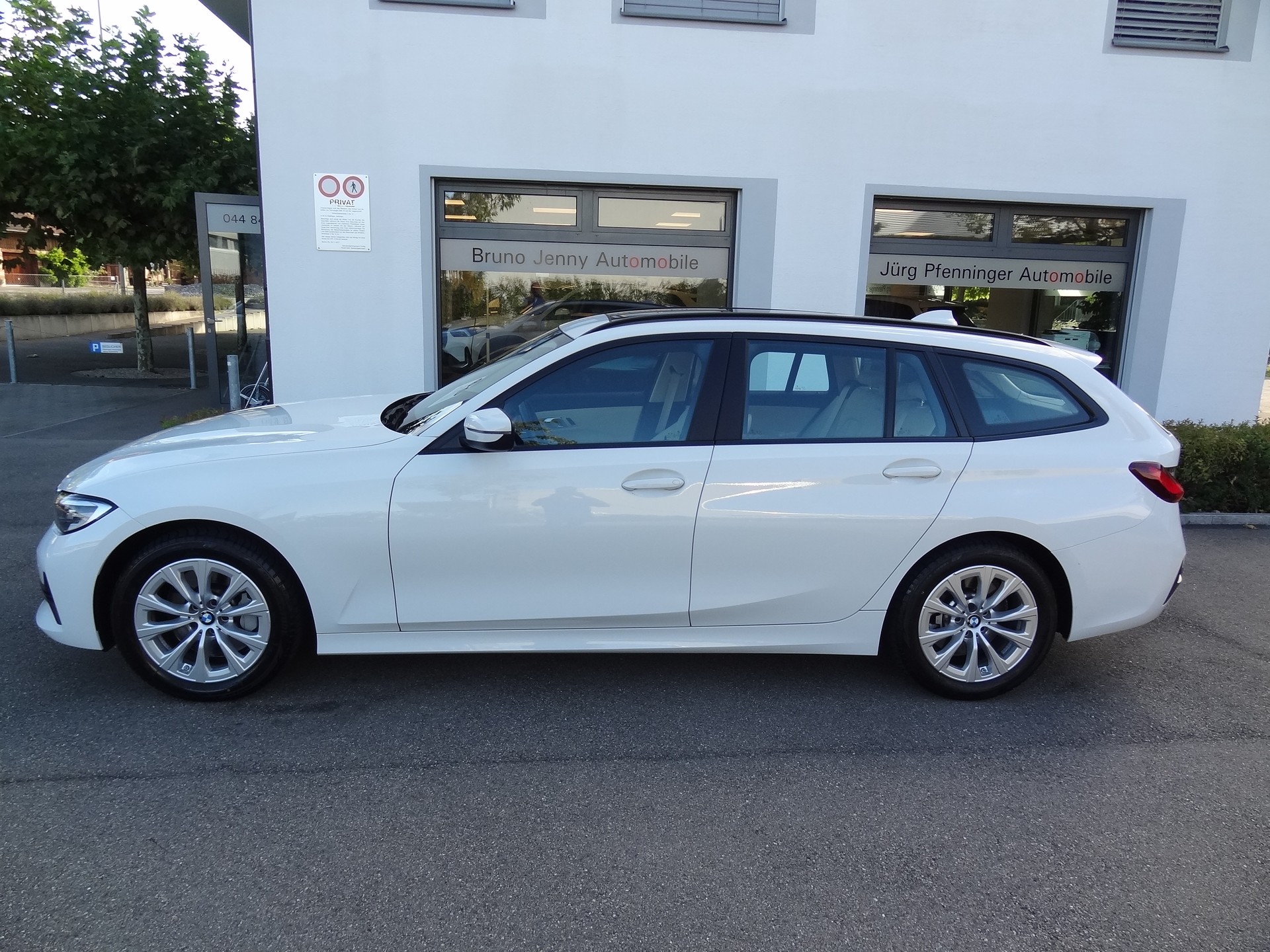 BMW 330i Touring xDrive Steptronic-showroom-element-1