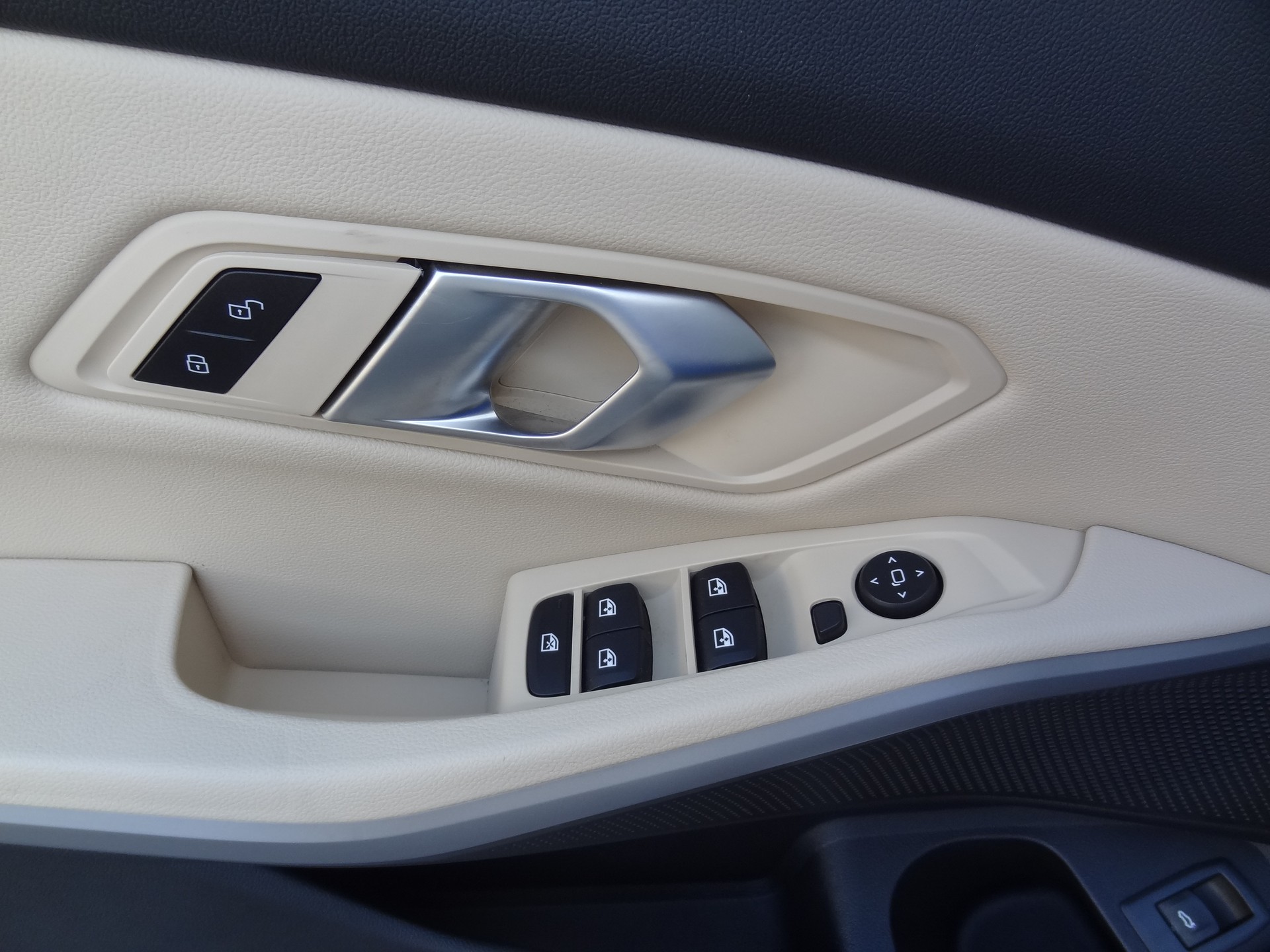 BMW 330i Touring xDrive Steptronic-image-12