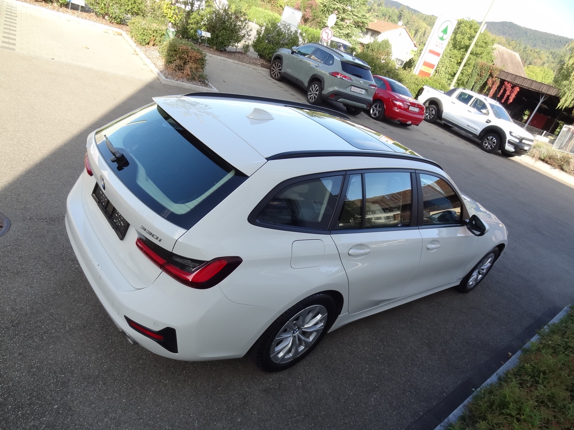 BMW 330i Touring xDrive Steptronic-showroom-element-3