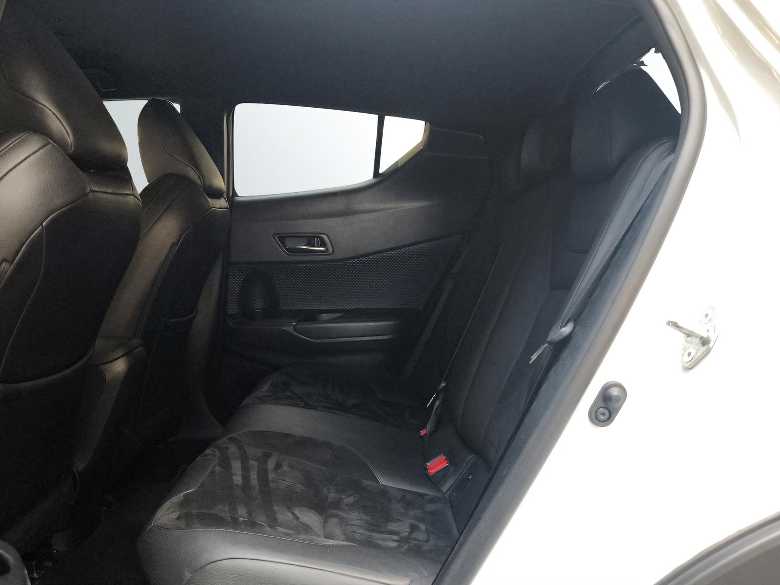 TOYOTA C-HR 2.0 VVTi HSD Move-image-8