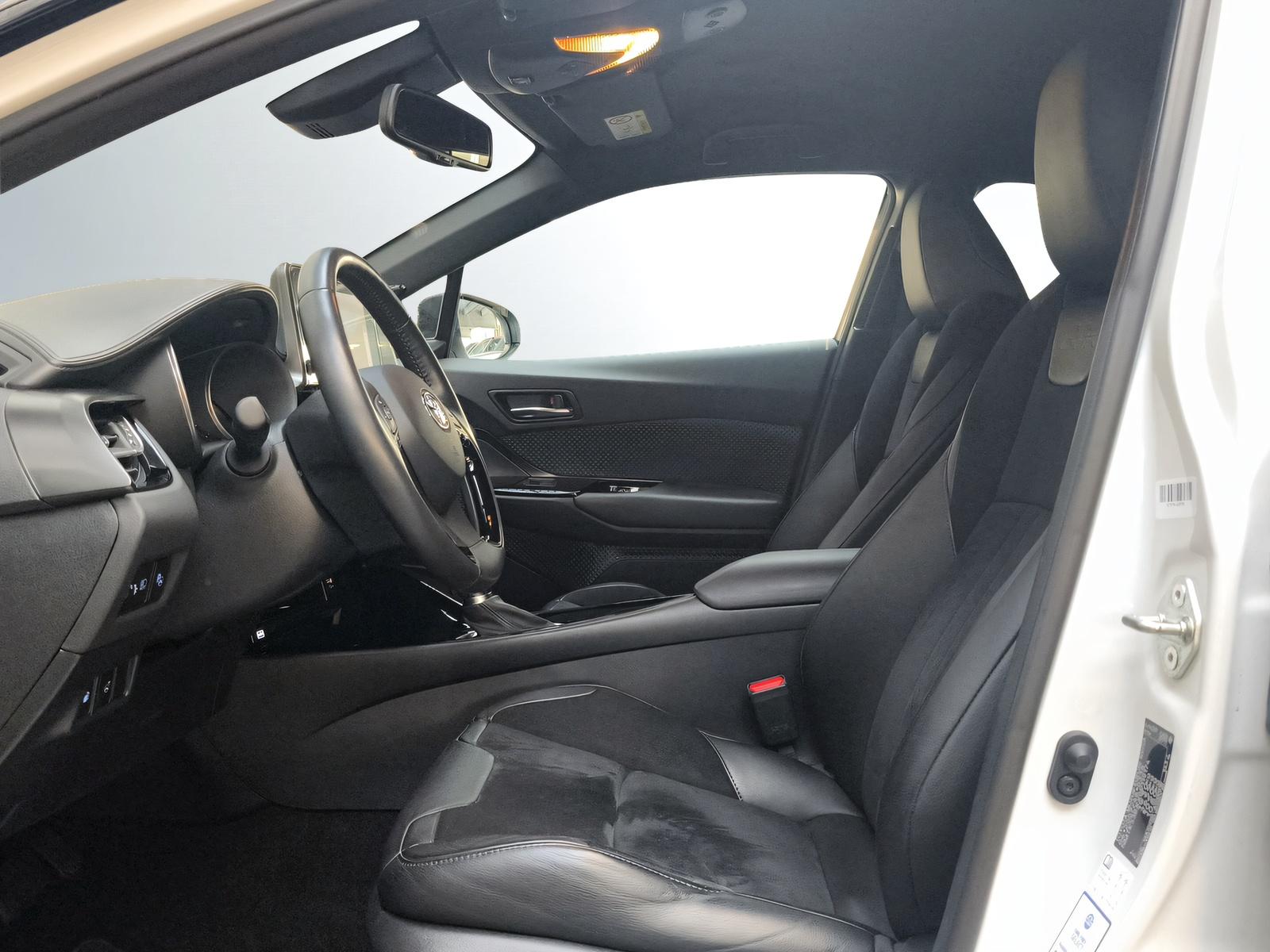 TOYOTA C-HR 2.0 VVTi HSD Move-showroom-element-2