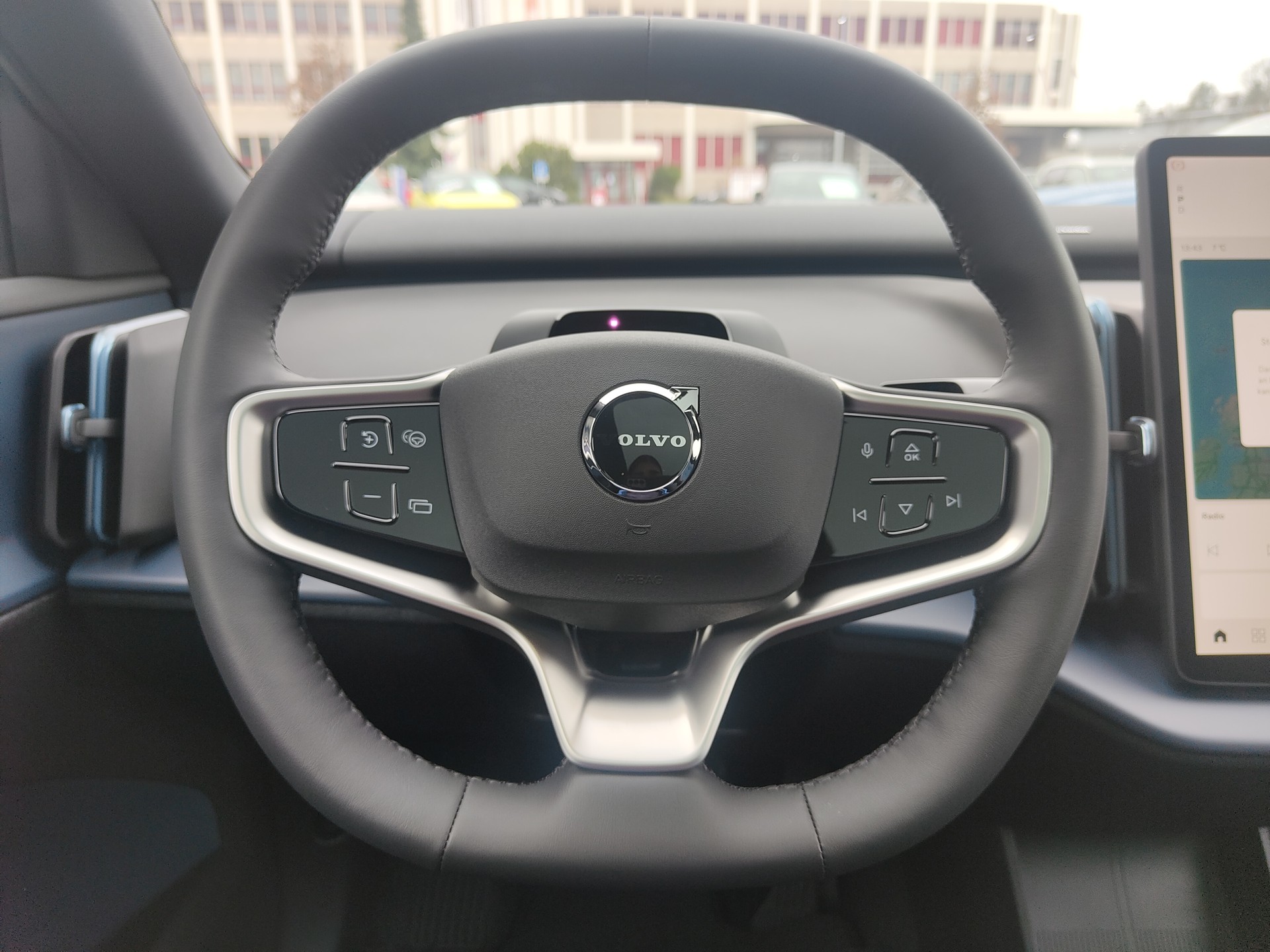 VOLVO EX30 CC E60 Twin Performance AWD-image-8