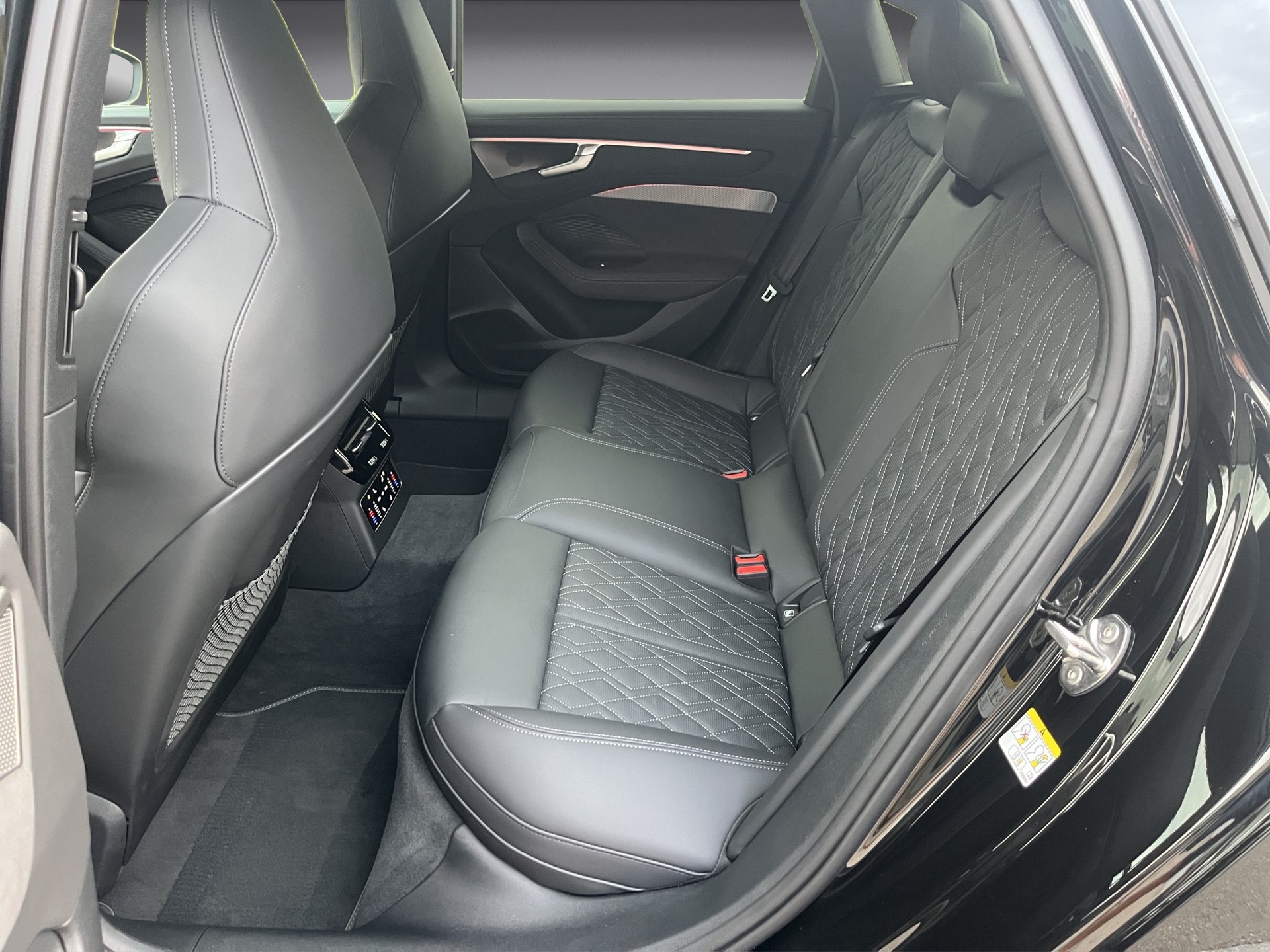 AUDI A6 Limousine e-hybrid quattro 270 kW S tronic*Luftfederung, B&O Sound, S-Sportsitze/Massage, (5-Jahre Garantie)-image-11