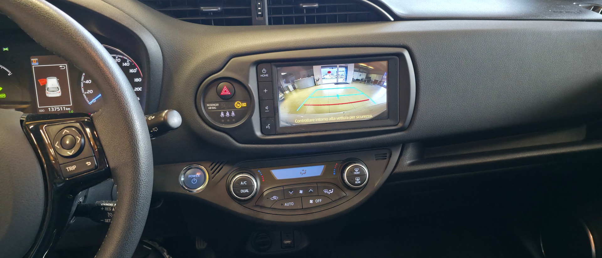 TOYOTA YARIS Hybrid-image-8