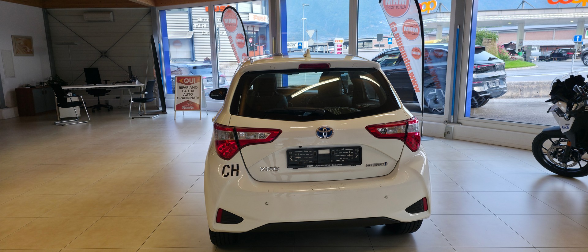 TOYOTA YARIS Hybrid-image-2