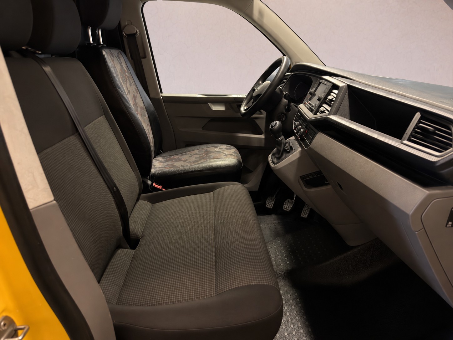 VW T6.1 2.0 TDI Transporter-image-14