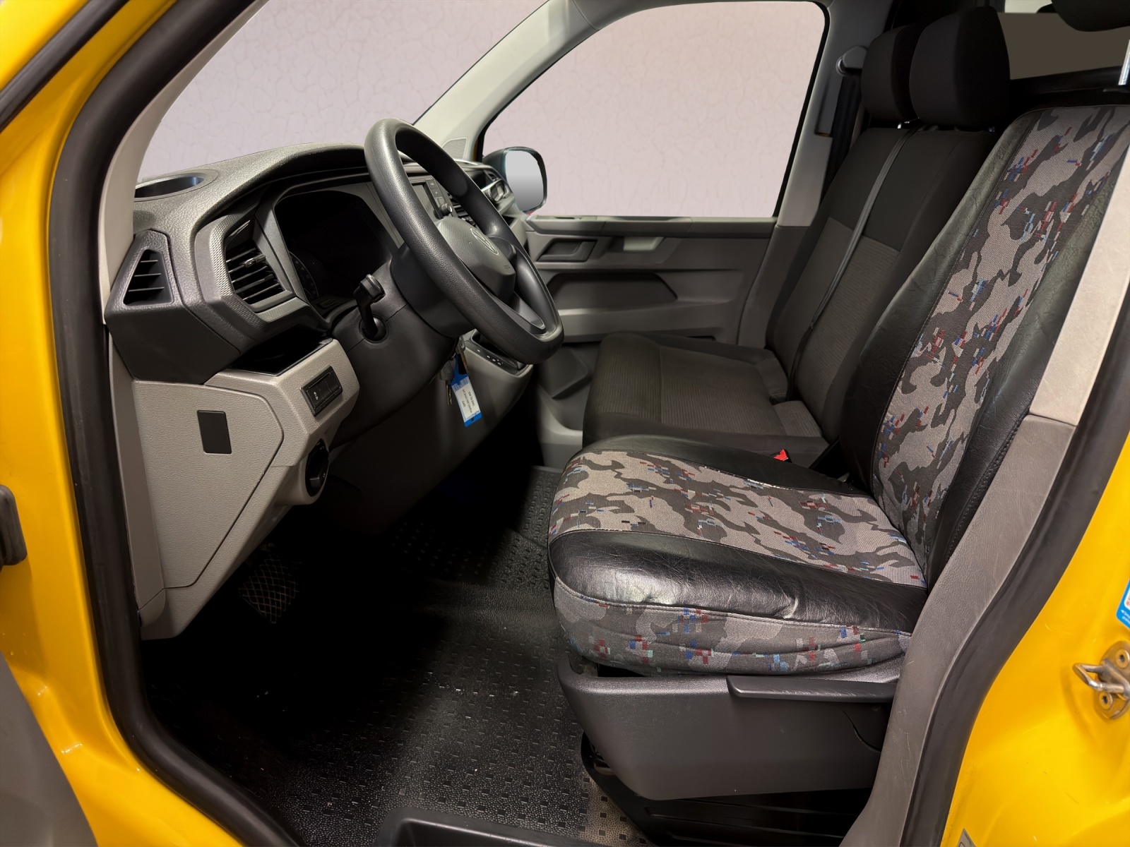 VW T6.1 2.0 TDI Transporter-image-13