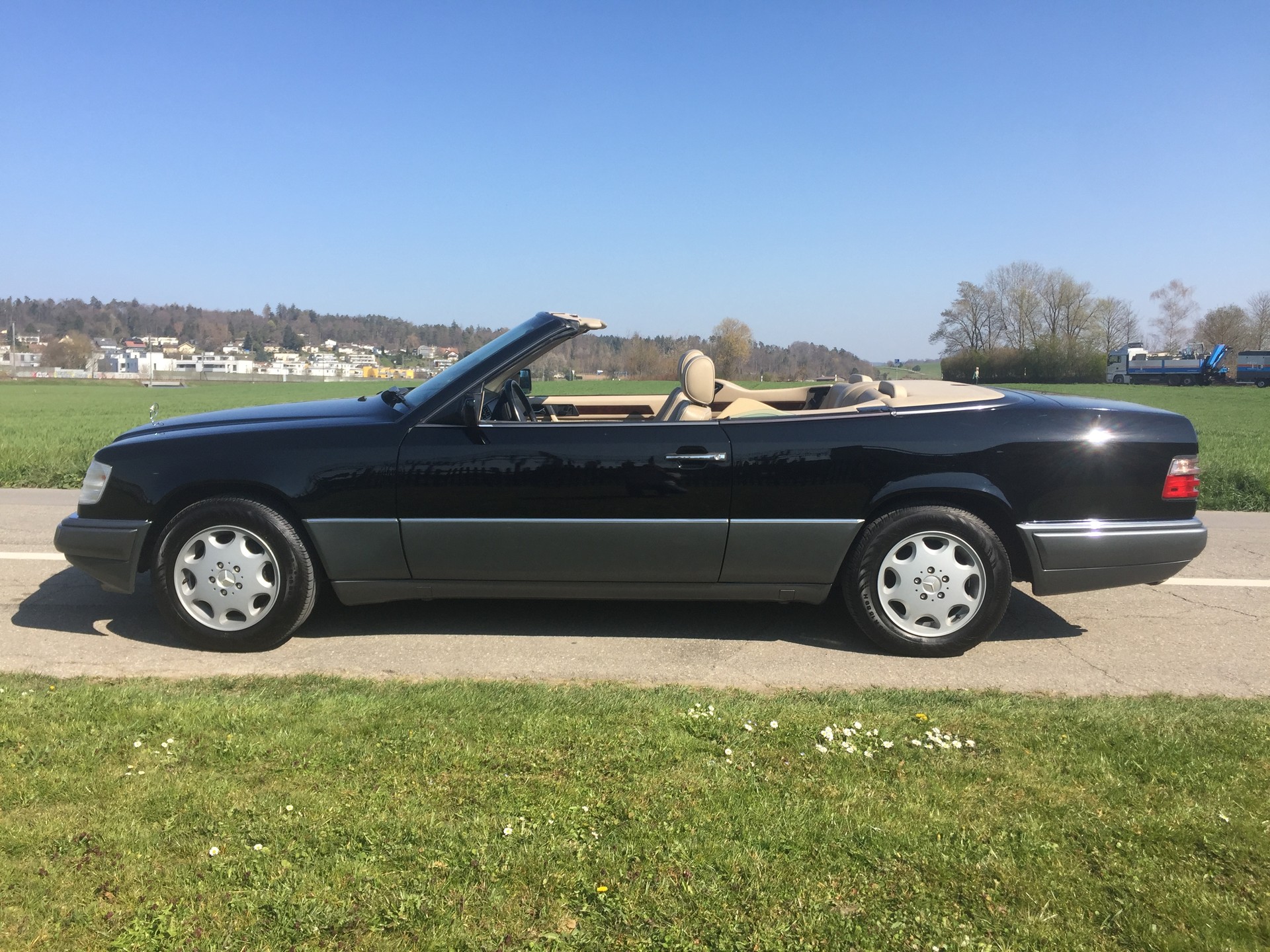 MERCEDES-BENZ E 320 Cabrio VETERAN MFK-image-1