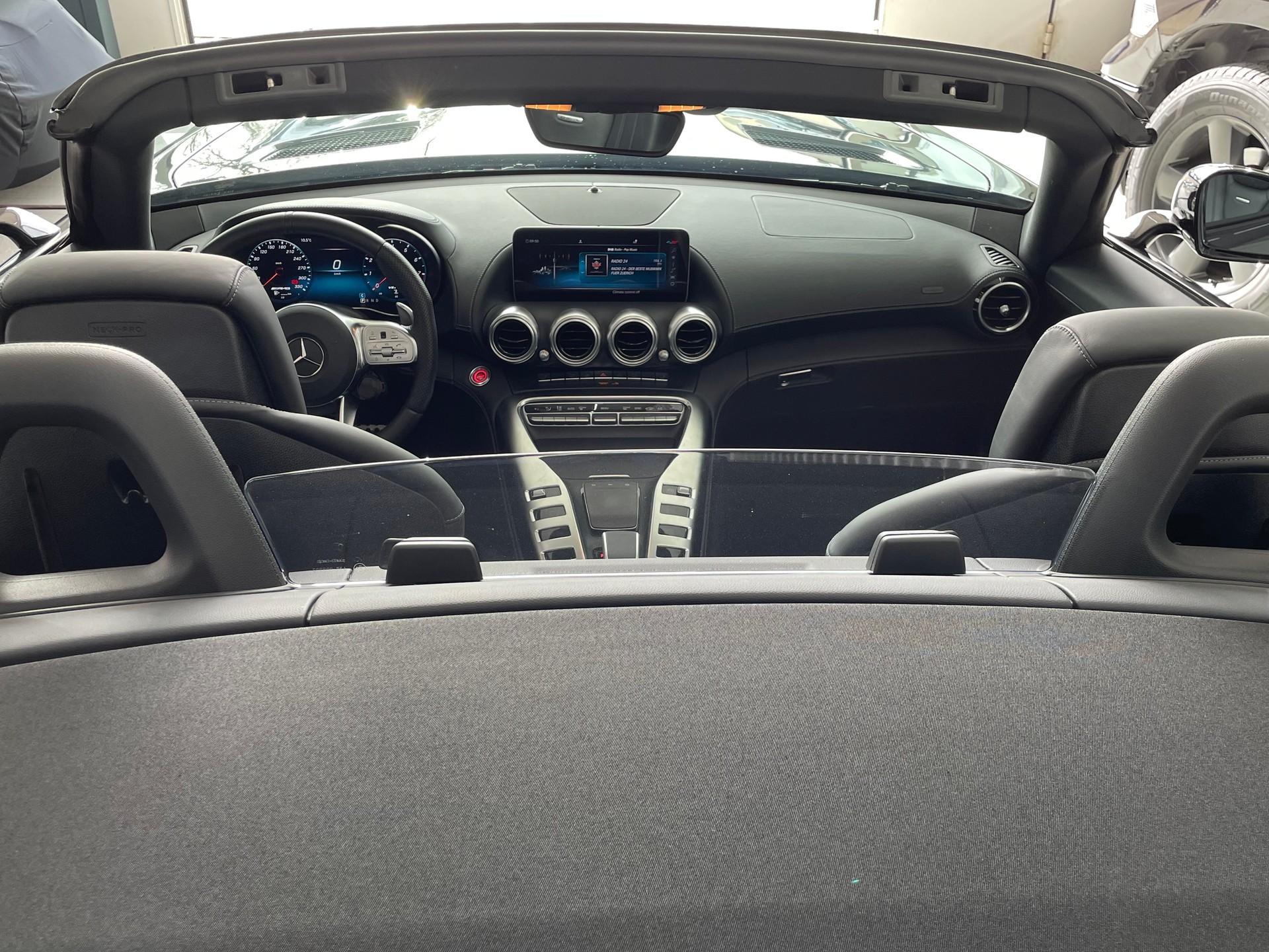 MERCEDES-BENZ AMG GT Roadster-image-12