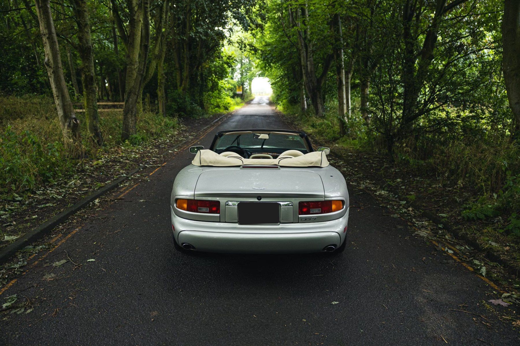 ASTON MARTIN DB7 Volante-image-2