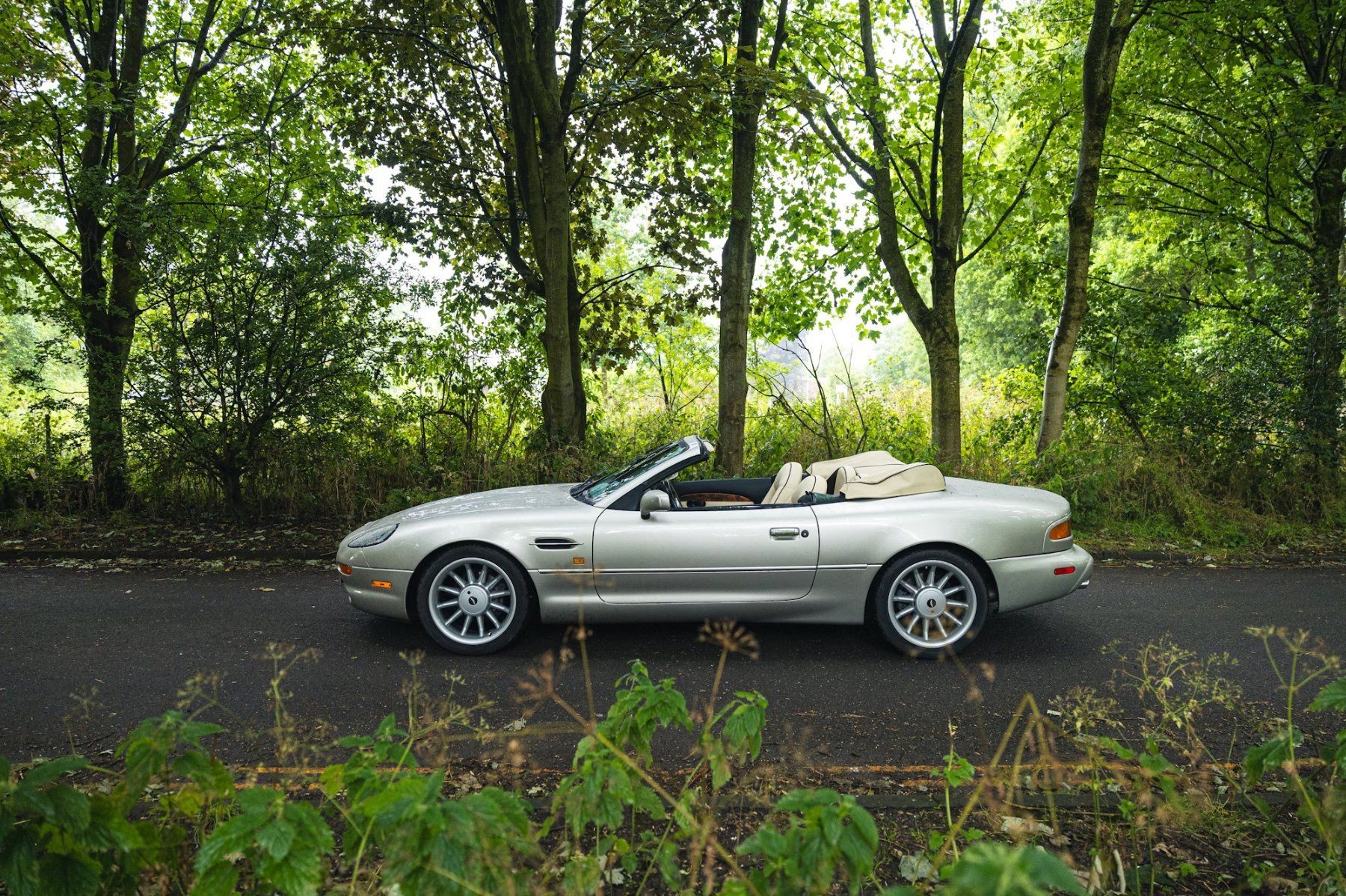ASTON MARTIN DB7 Volante-image-1