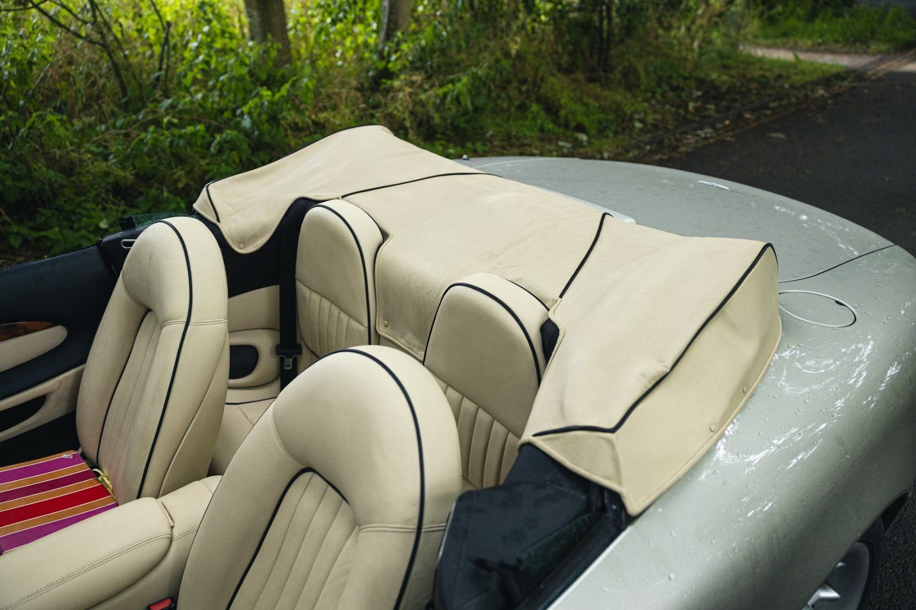 ASTON MARTIN DB7 Volante-image-4