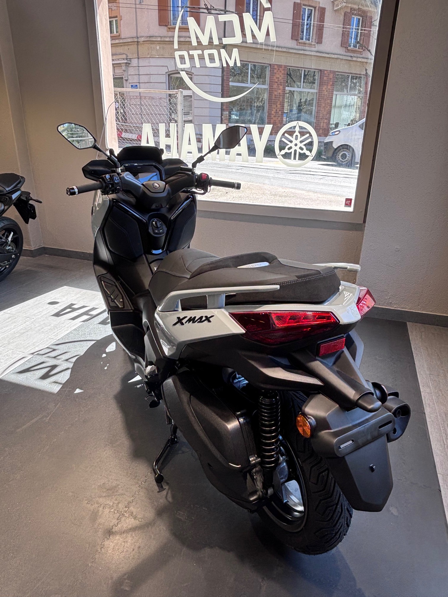 YAMAHA X-MAX 300 TECHMAX+-image-1