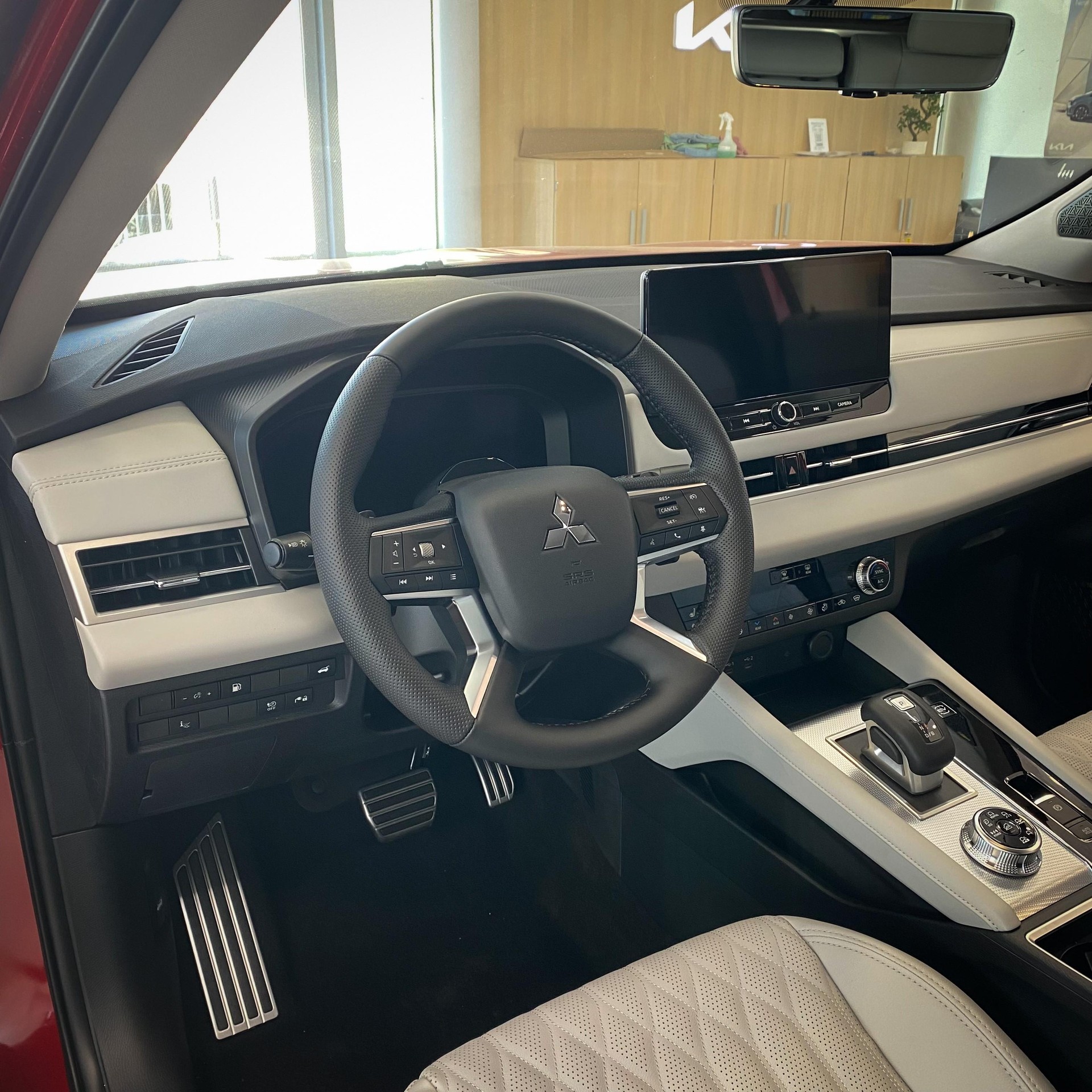 MITSUBISHI Outlander 2.4 PHEV Instyle 4x4-showroom-element-2