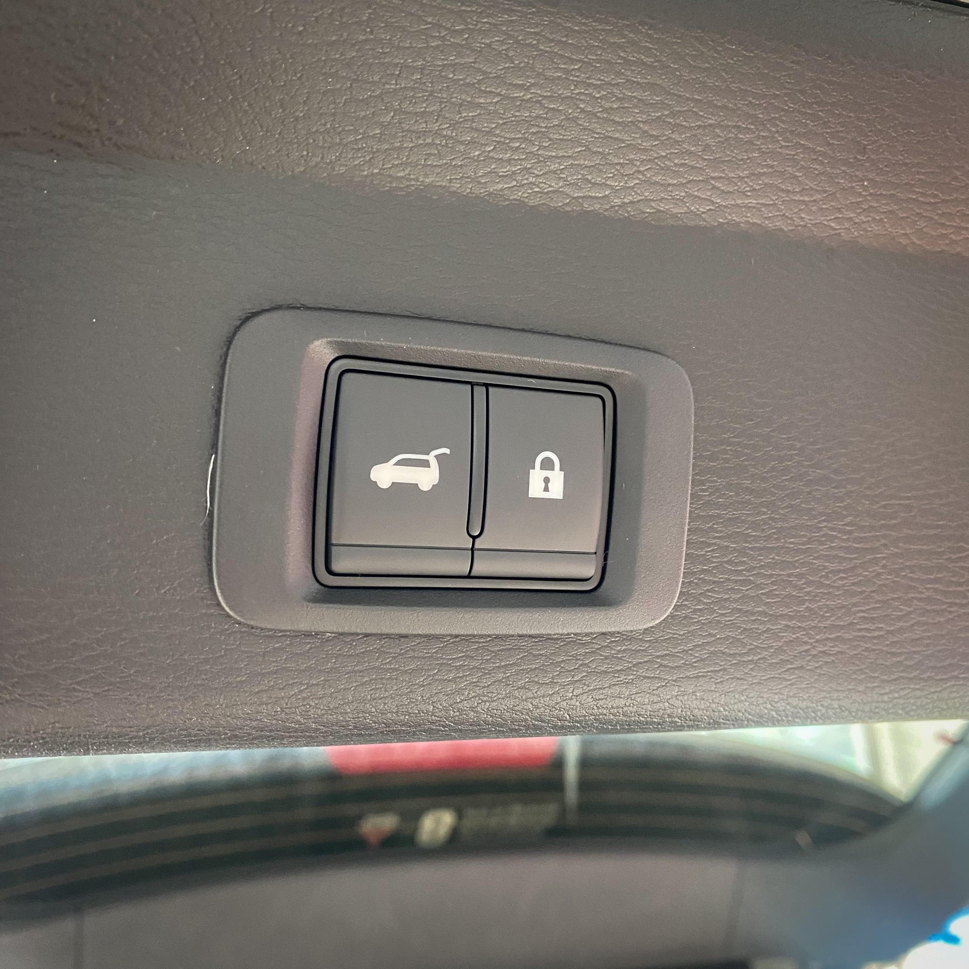 MITSUBISHI Outlander 2.4 PHEV Instyle 4x4-image-8