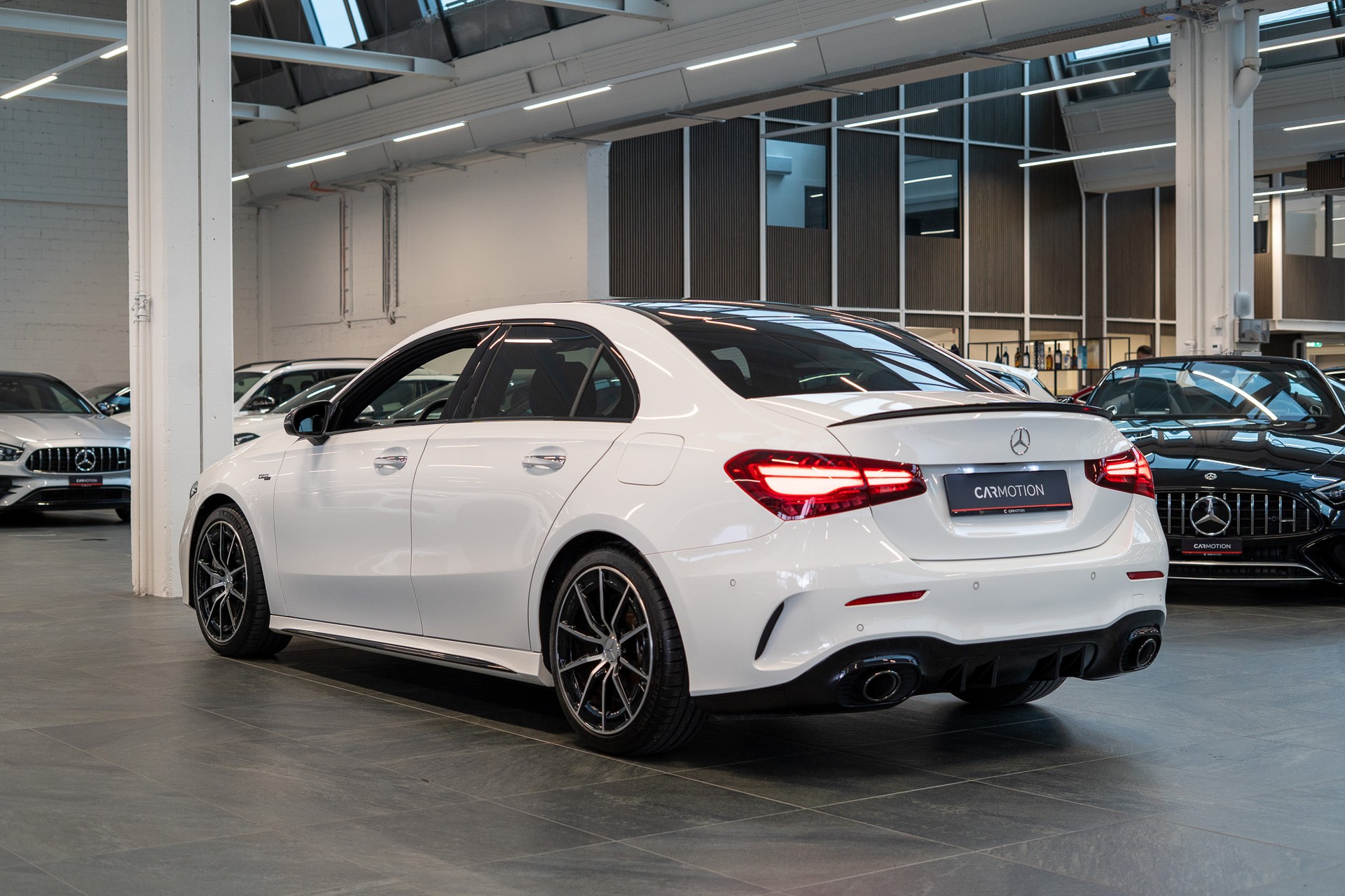 MERCEDES-BENZ A 35 AMG 4matic Limousine / Facelift / Rückfahrkamera / Ambientebeleuchtung-image-6