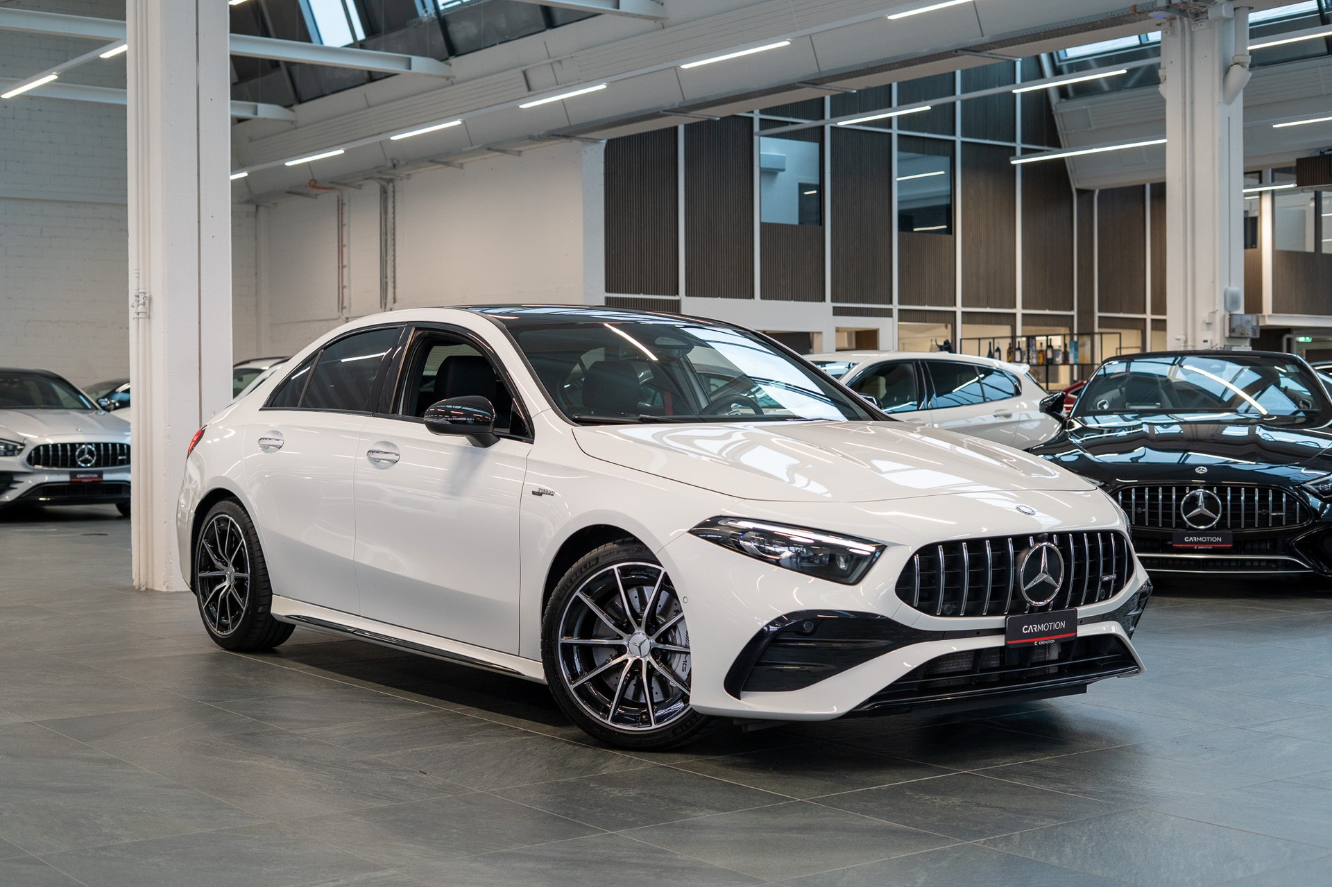 MERCEDES-BENZ A 35 AMG 4matic Limousine / Facelift / Rückfahrkamera / Ambientebeleuchtung-showroom-element-2