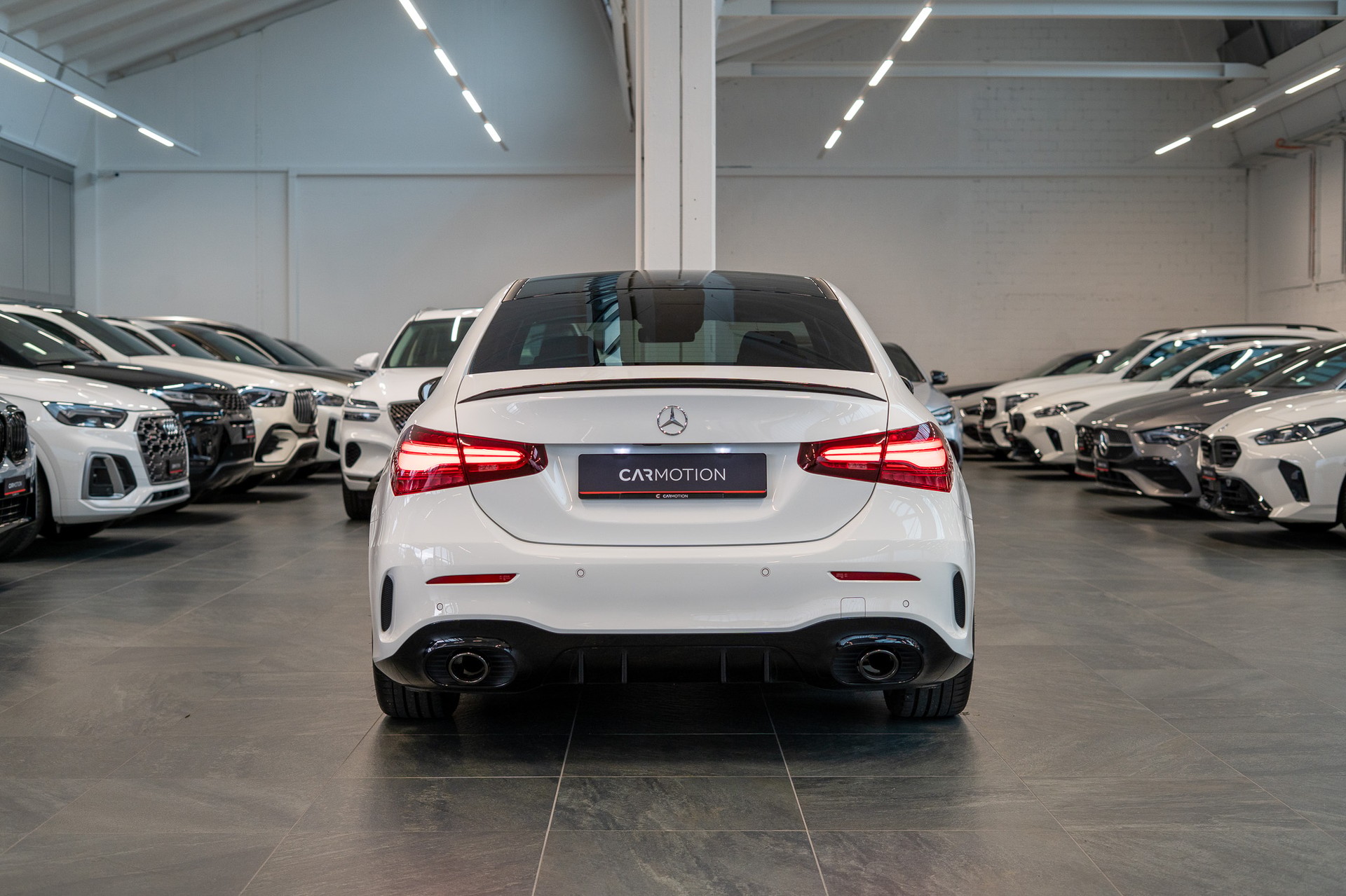 MERCEDES-BENZ A 35 AMG 4matic Limousine / Facelift / Rückfahrkamera / Ambientebeleuchtung-image-4