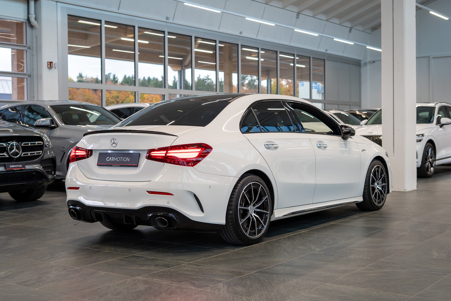 MERCEDES-BENZ A 35 AMG 4matic Limousine / Facelift / Rückfahrkamera / Ambientebeleuchtung-showroom-element-3