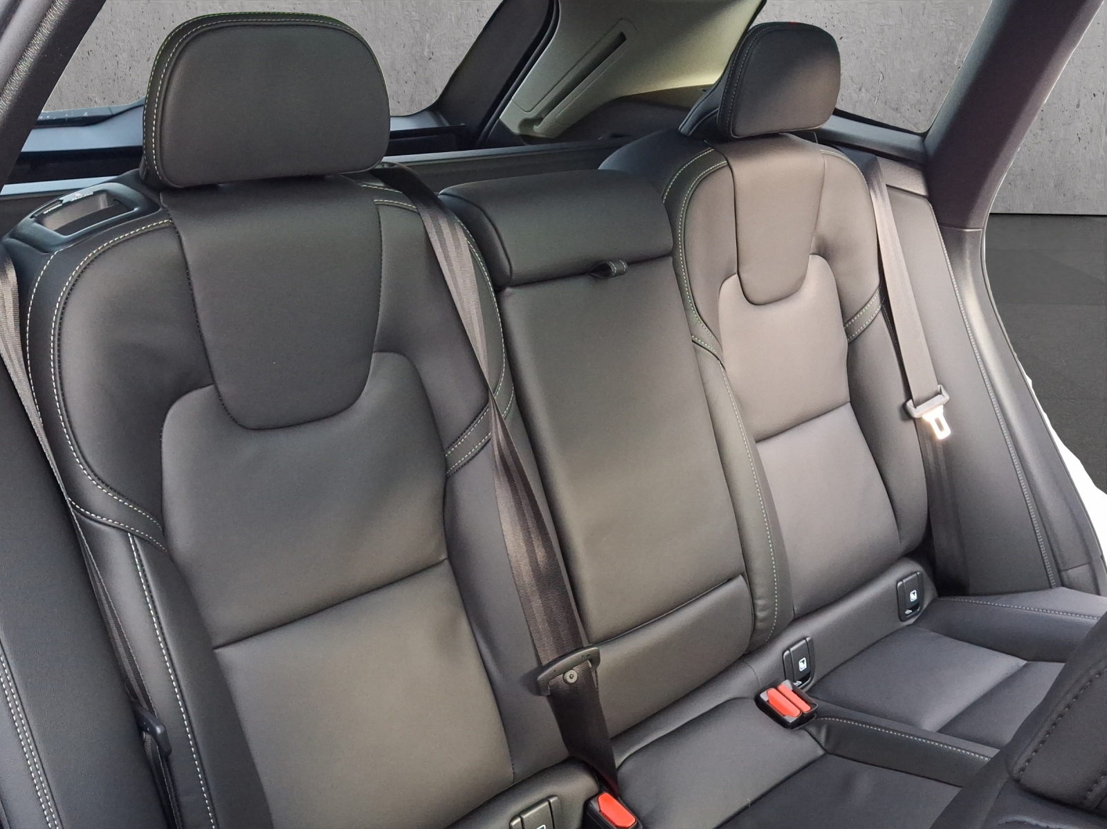 VOLVO XC60 T6 eAWD PluginHybrid Ultra Dark Geartronic-image-12