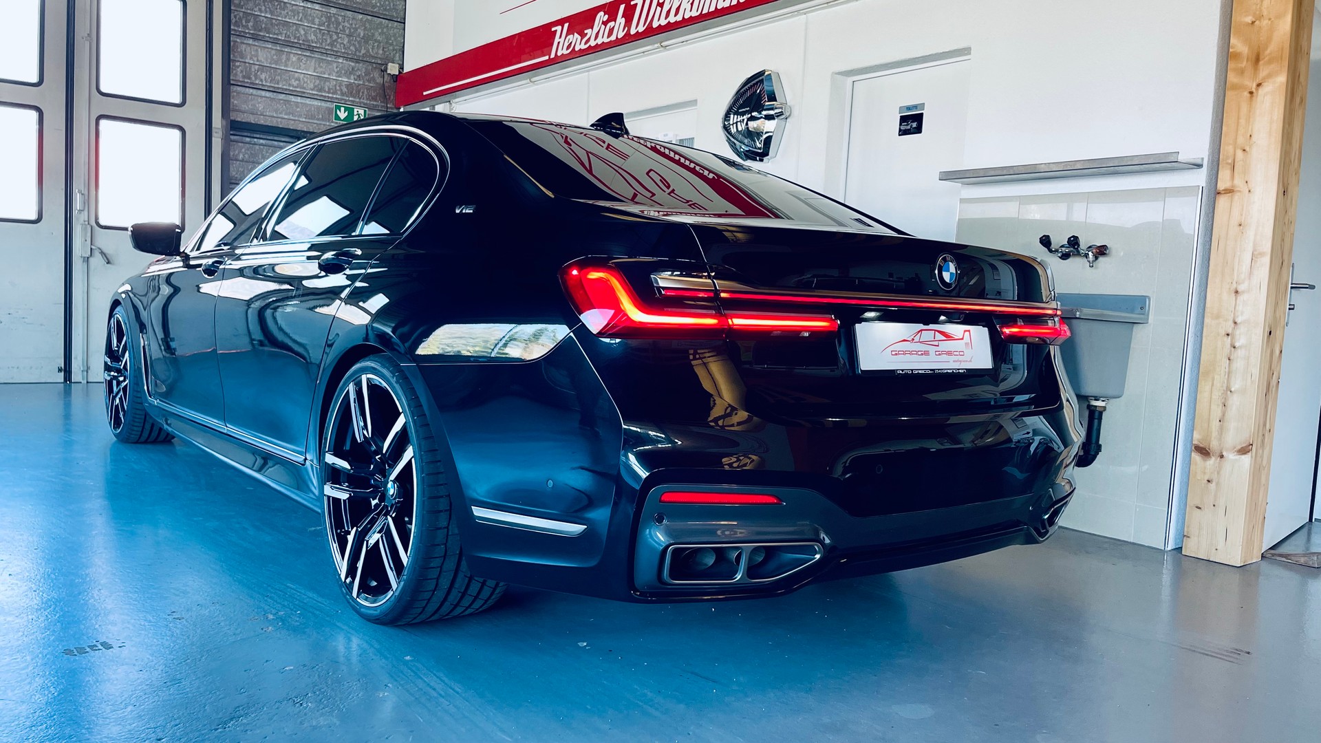BMW M760Li xDrive V12 Excellence Sport Getriebe-image-7