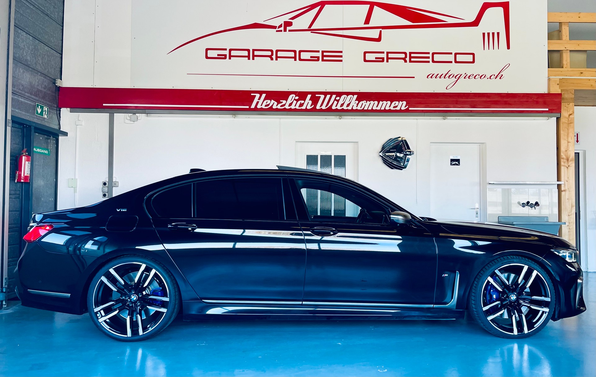 BMW M760Li xDrive V12 Excellence Sport Getriebe-image-1
