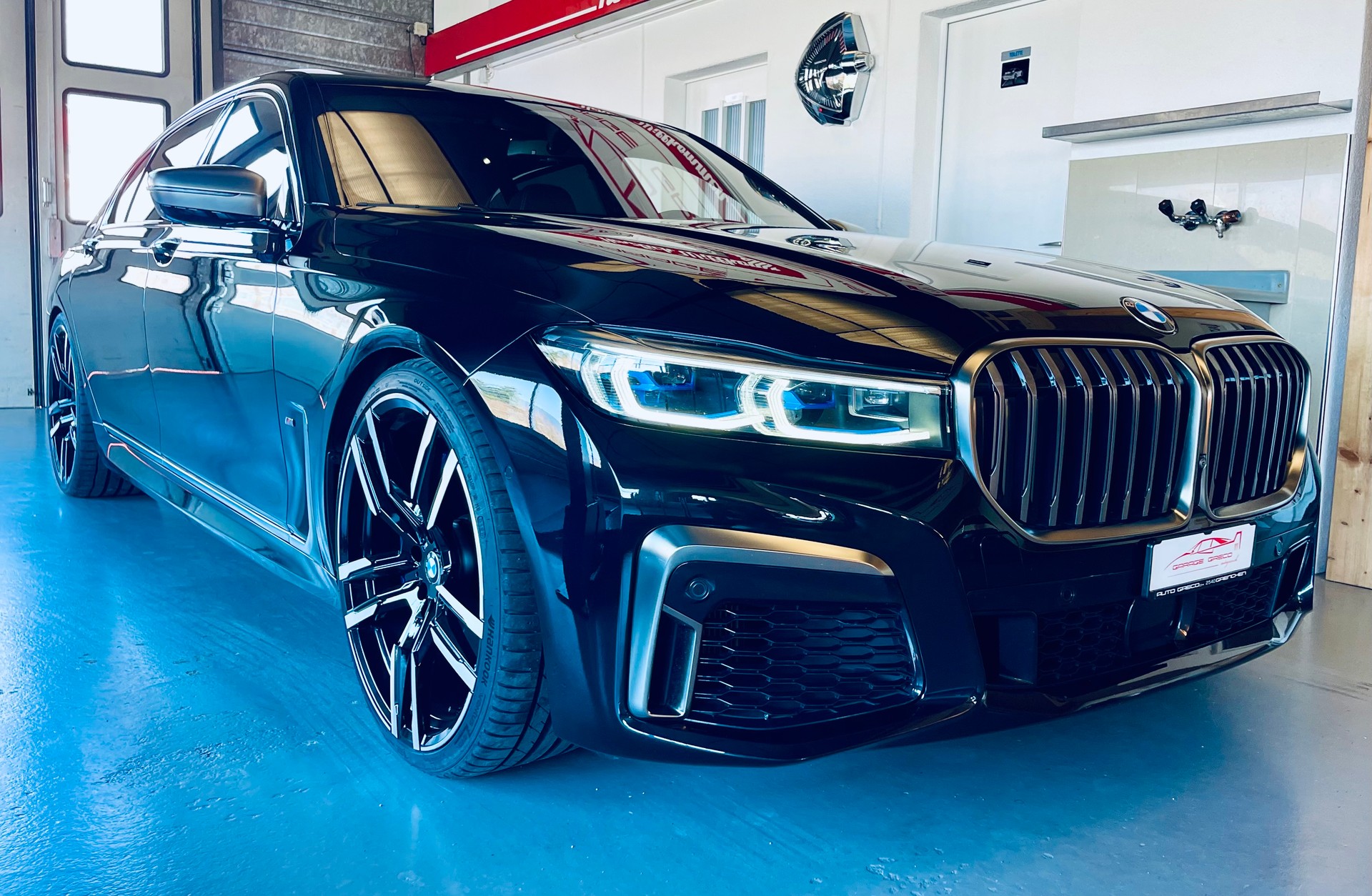 BMW M760Li xDrive V12 Excellence Sport Getriebe-image-2