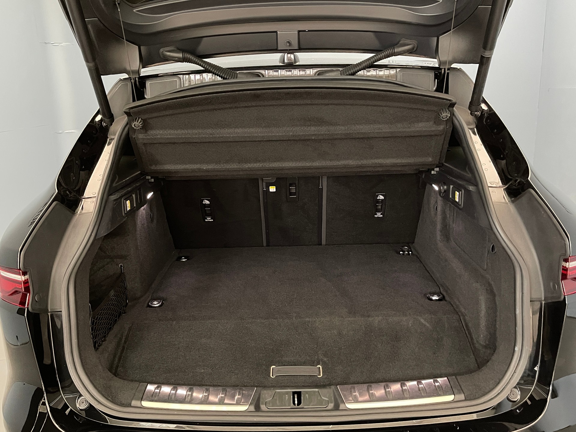 JAGUAR F-Pace 2.0 P400e SE AWD-image-12