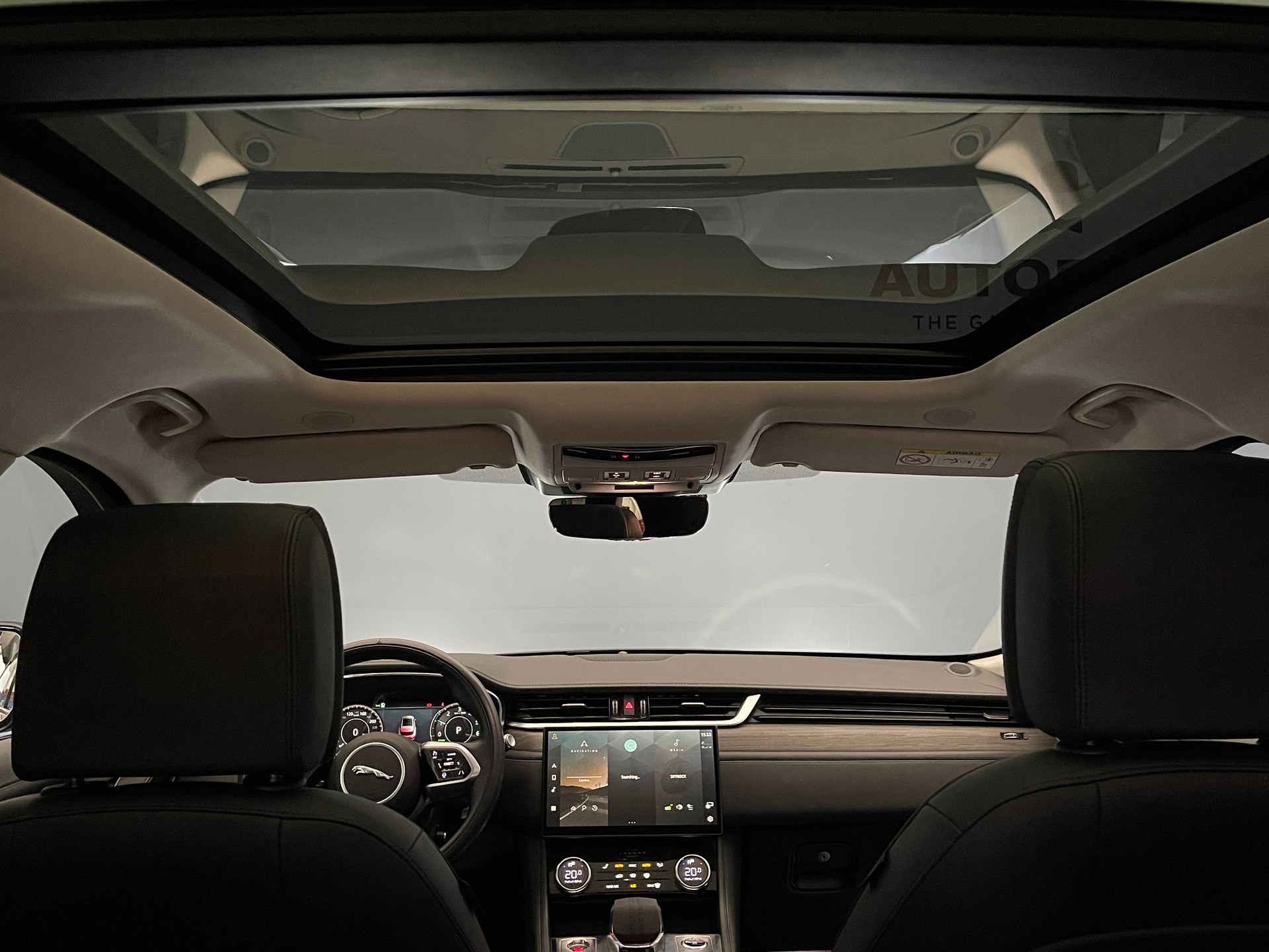 JAGUAR F-Pace 2.0 P400e SE AWD-image-10