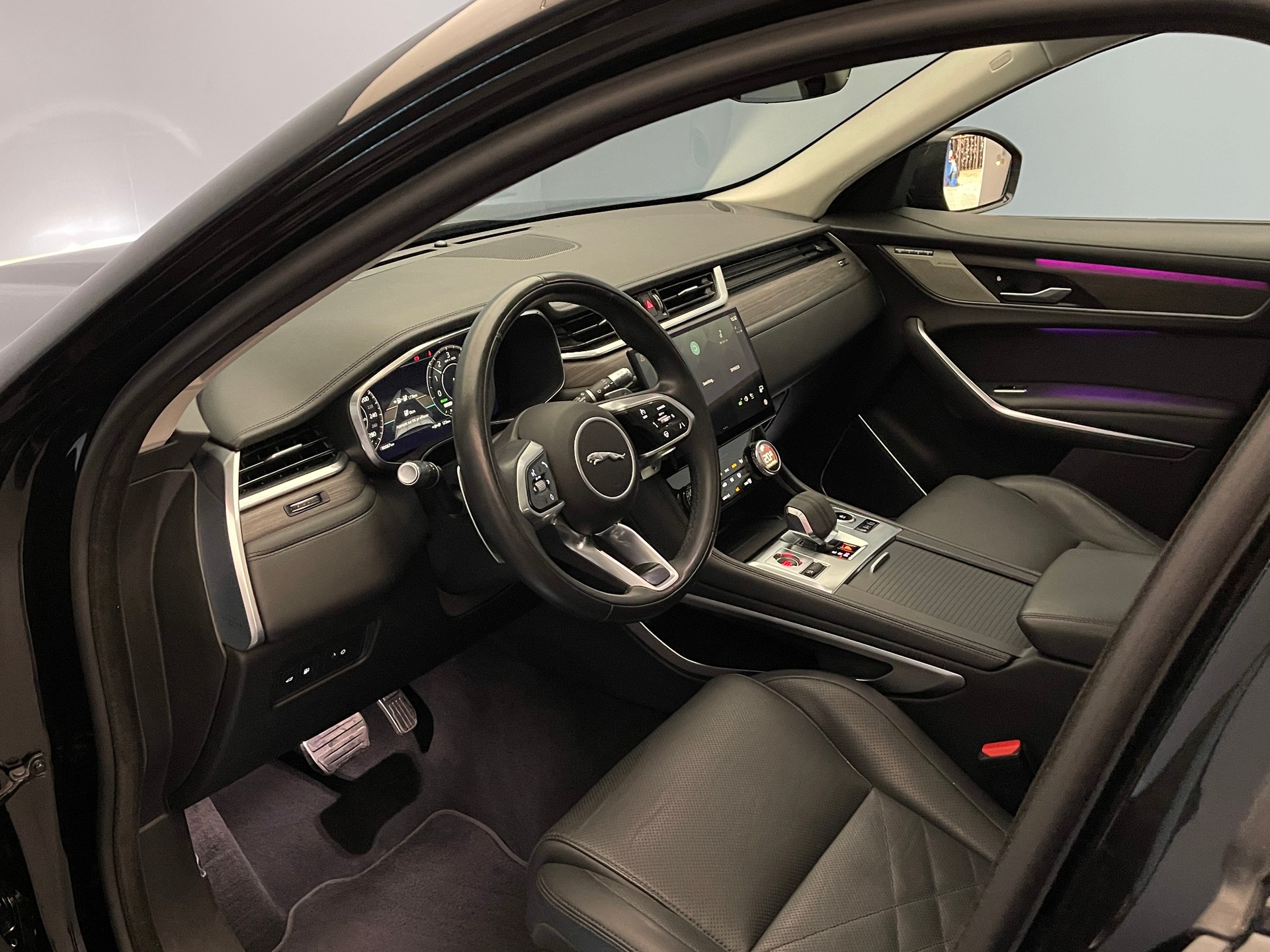 JAGUAR F-Pace 2.0 P400e SE AWD-image-6