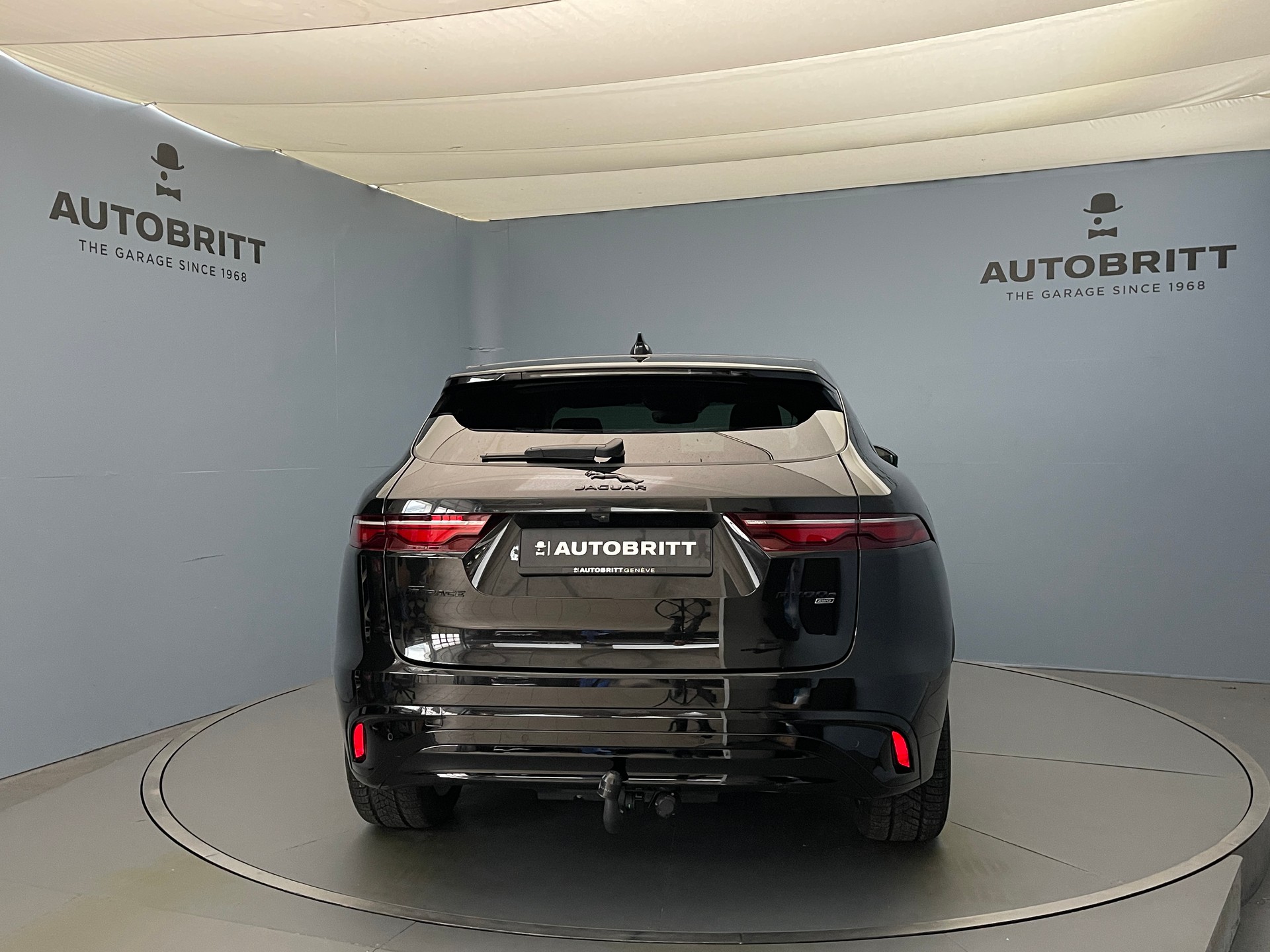 JAGUAR F-Pace 2.0 P400e SE AWD-image-4