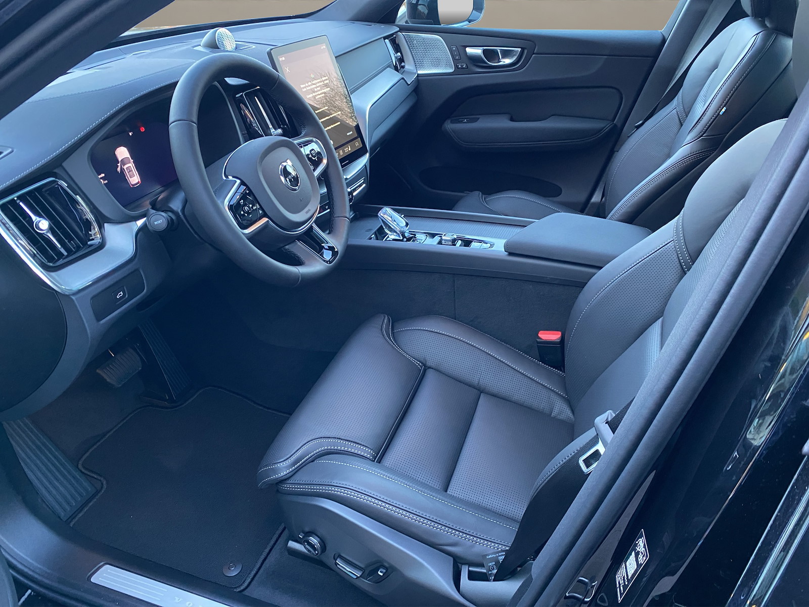 VOLVO XC60 2.0 B5 MH Black Edition AWD-image-8
