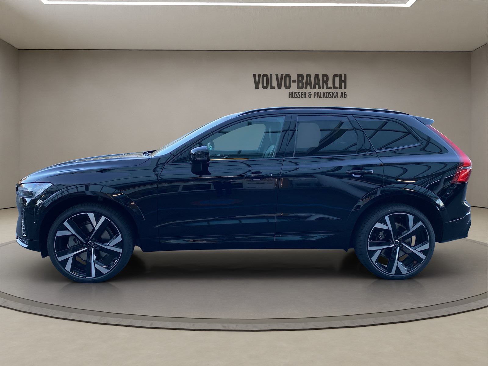 VOLVO XC60 2.0 B5 MH Black Edition AWD-showroom-element-1