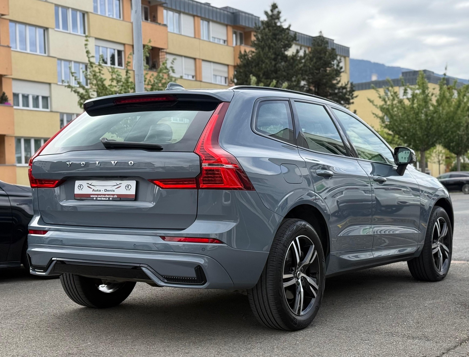 VOLVO XC60 2.0 B4 MH R-Design AWD-showroom-element-3
