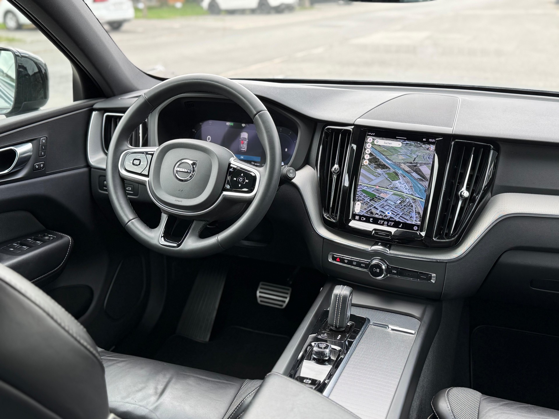 VOLVO XC60 2.0 B4 MH R-Design AWD-image-14