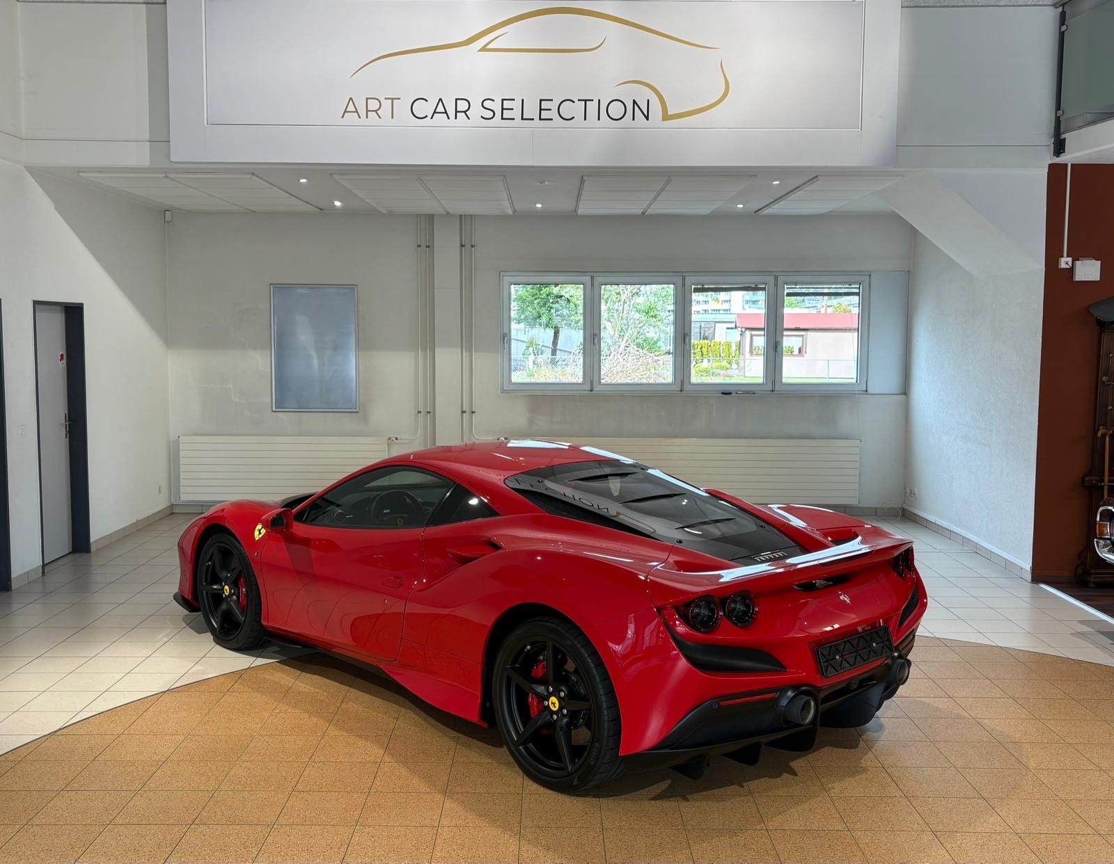 FERRARI F8 Tributo *Schweizer Fahrzeug - Ferrari Approved Garantie*-image-2