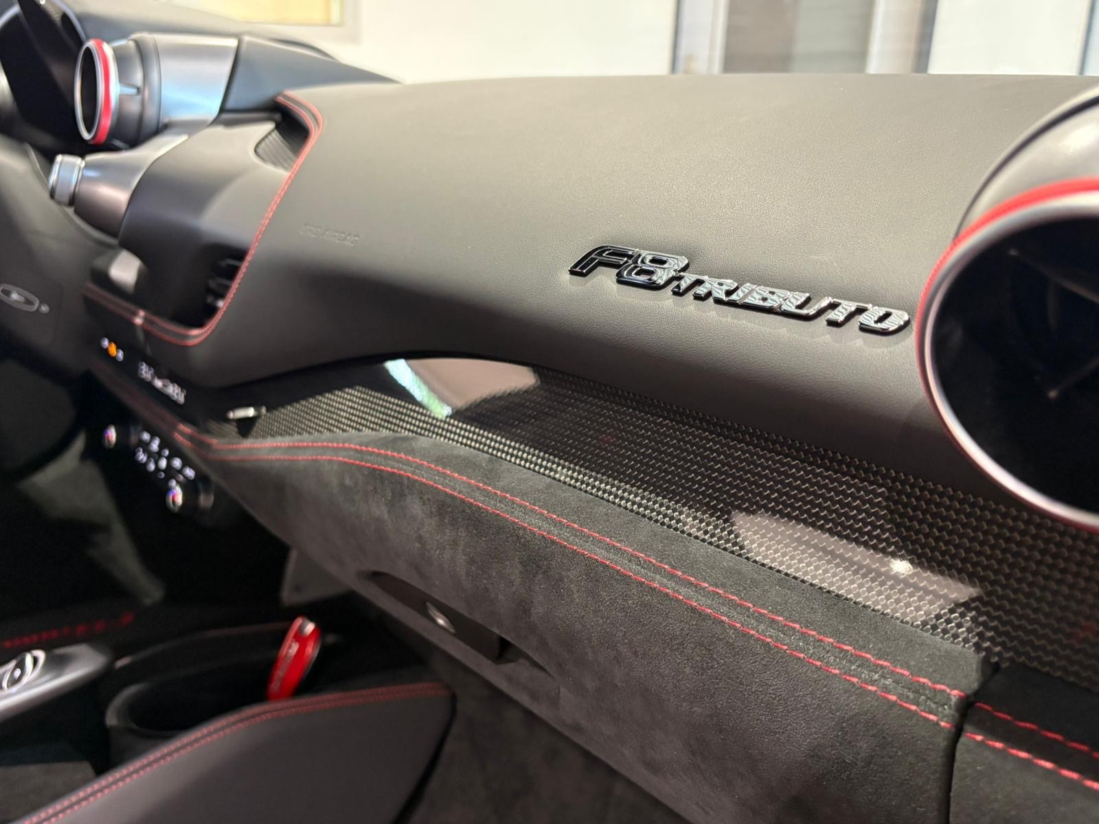 FERRARI F8 Tributo *Schweizer Fahrzeug - Ferrari Approved Garantie*-image-7
