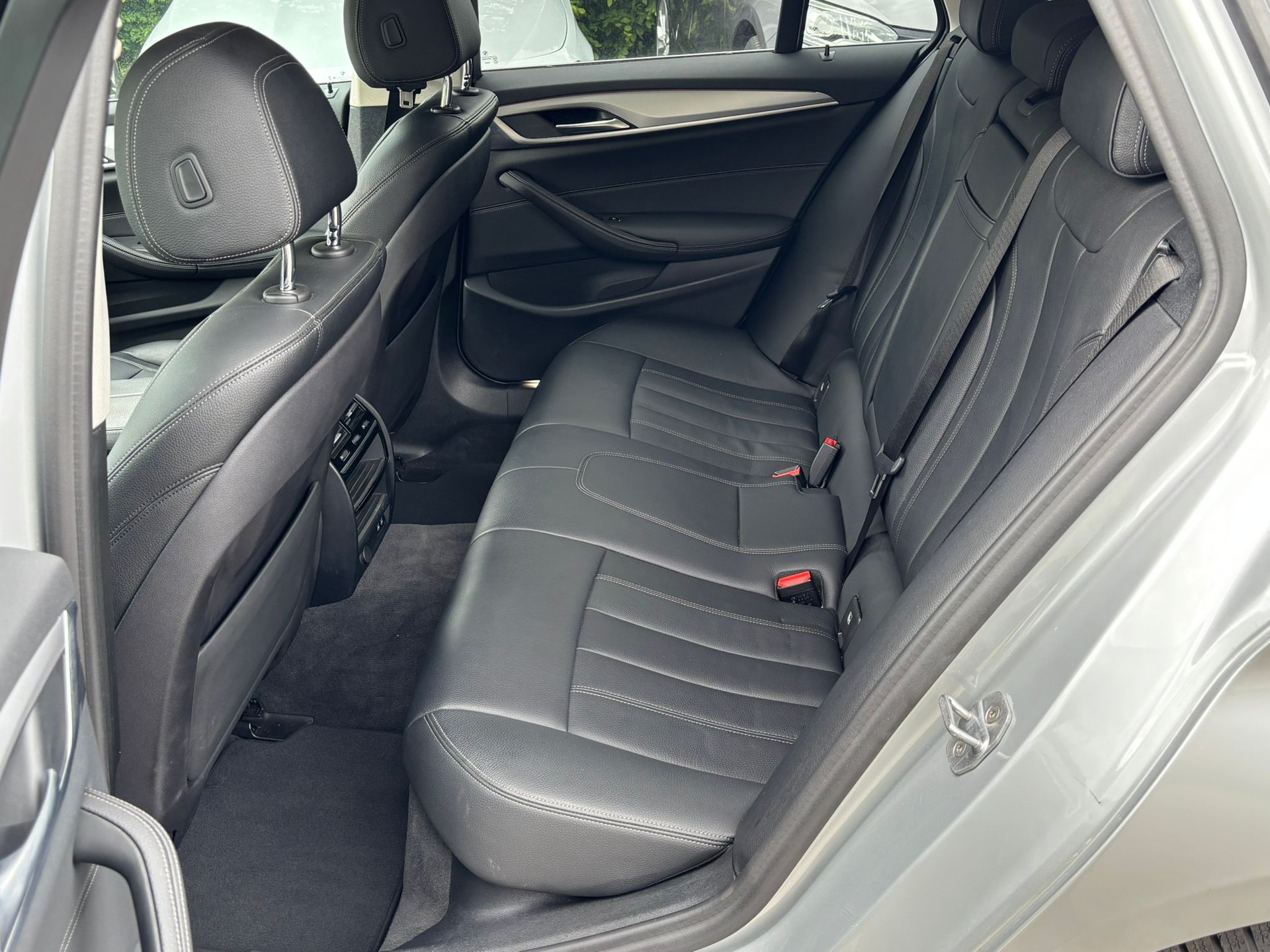BMW 520d xDrive Touring Steptronic-image-10